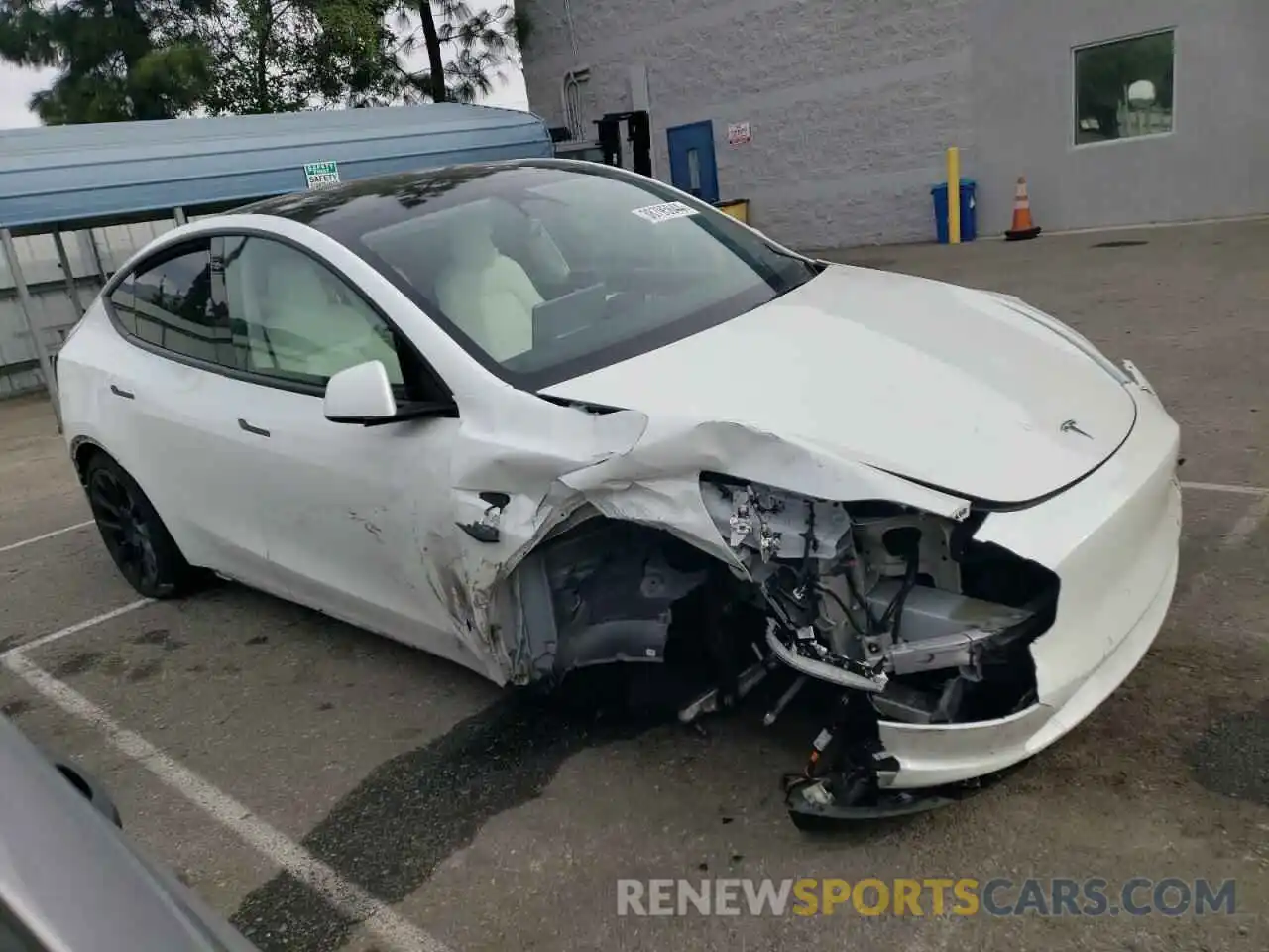 4 Photograph of a damaged car 7SAYGDEE6NF426474 TESLA MODEL Y 2022