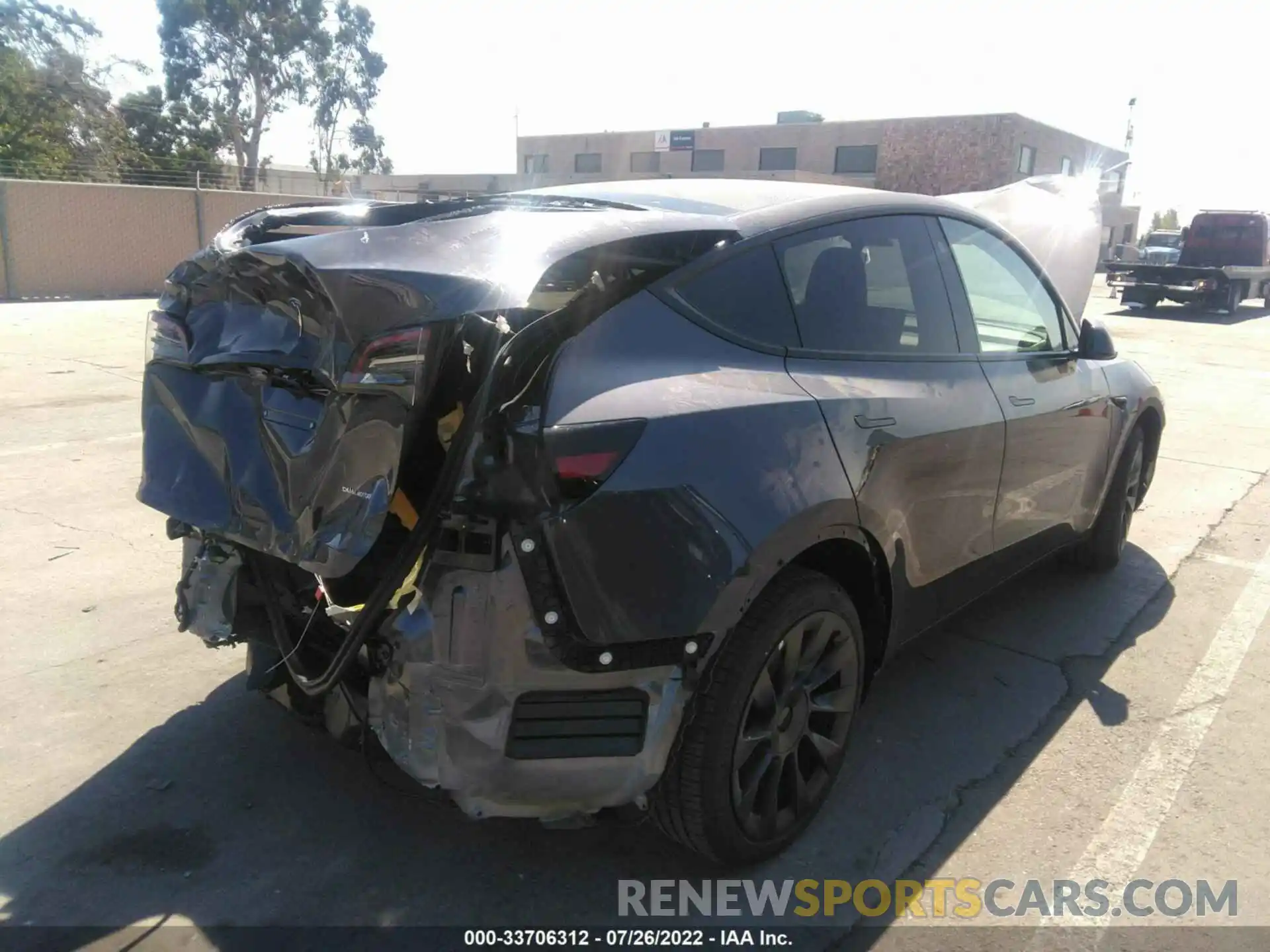 4 Photograph of a damaged car 7SAYGDEE6NF458261 TESLA MODEL Y 2022