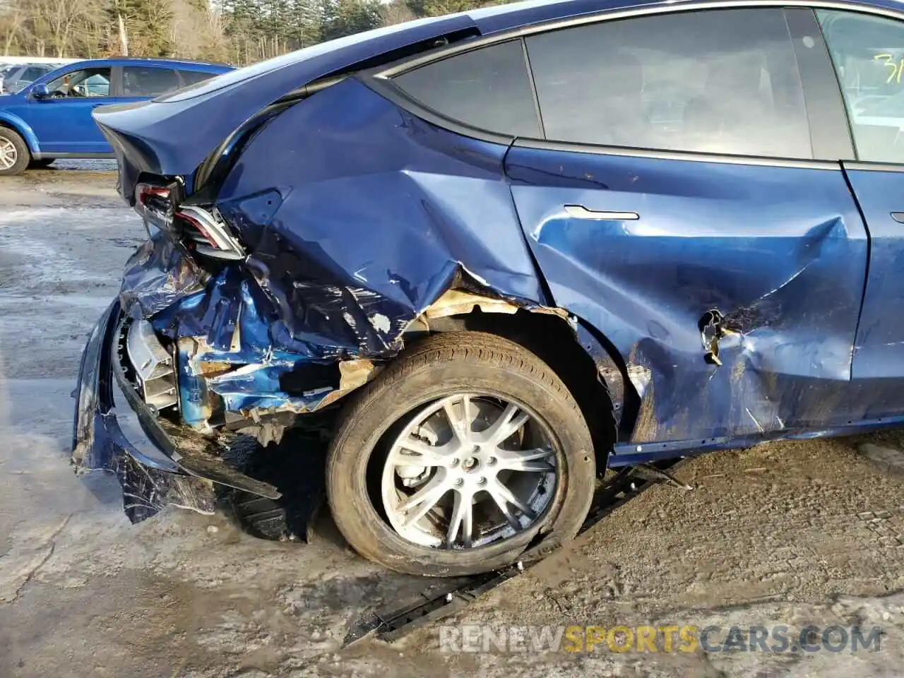 9 Photograph of a damaged car 7SAYGDEE7NF310460 TESLA MODEL Y 2022