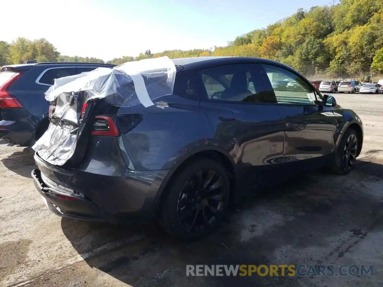 4 Photograph of a damaged car 7SAYGDEE7NF320910 TESLA MODEL Y 2022