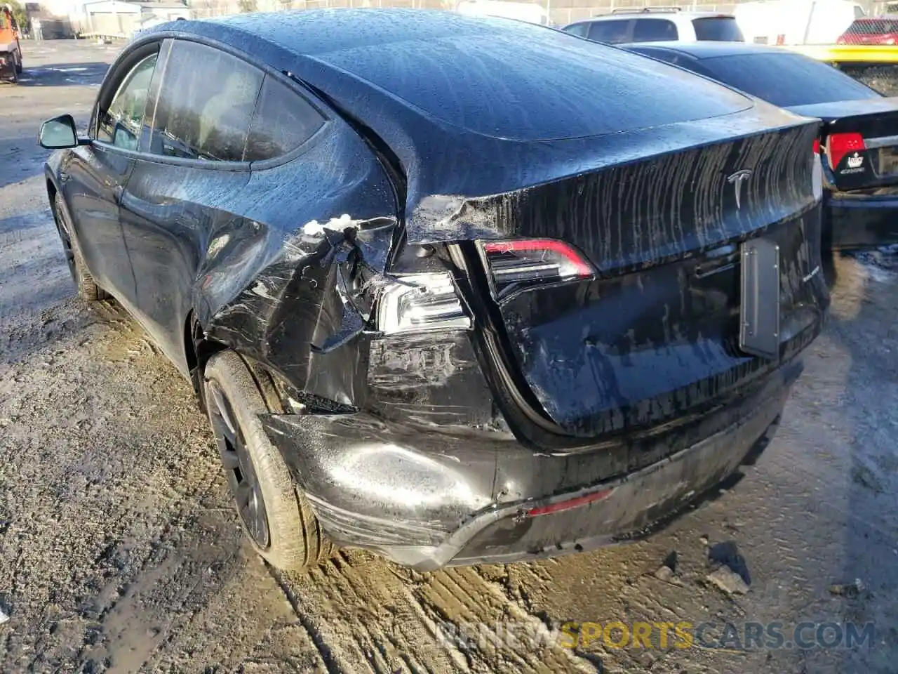 9 Photograph of a damaged car 7SAYGDEE7NF339781 TESLA MODEL Y 2022