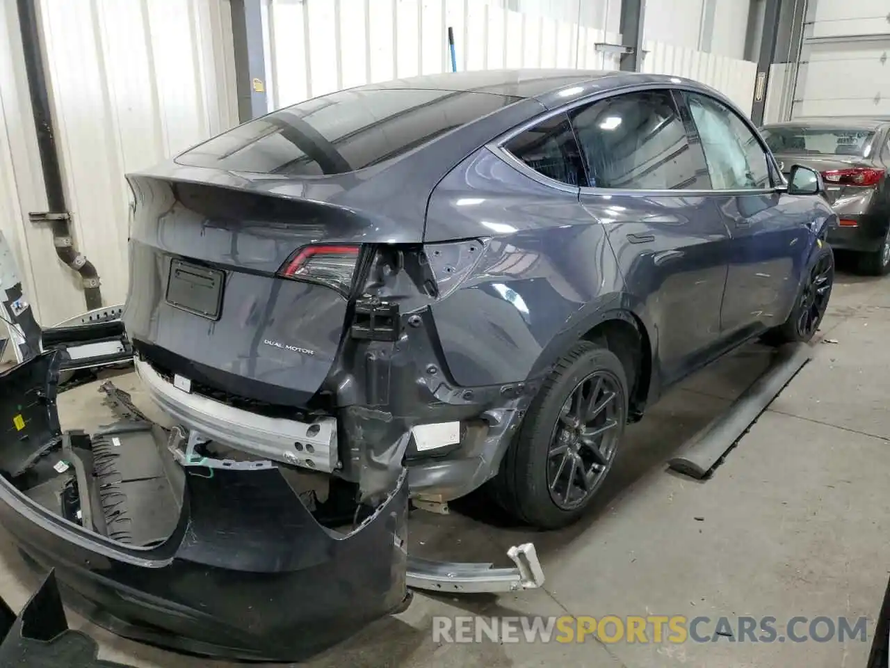 4 Photograph of a damaged car 7SAYGDEE7NF387362 TESLA MODEL Y 2022