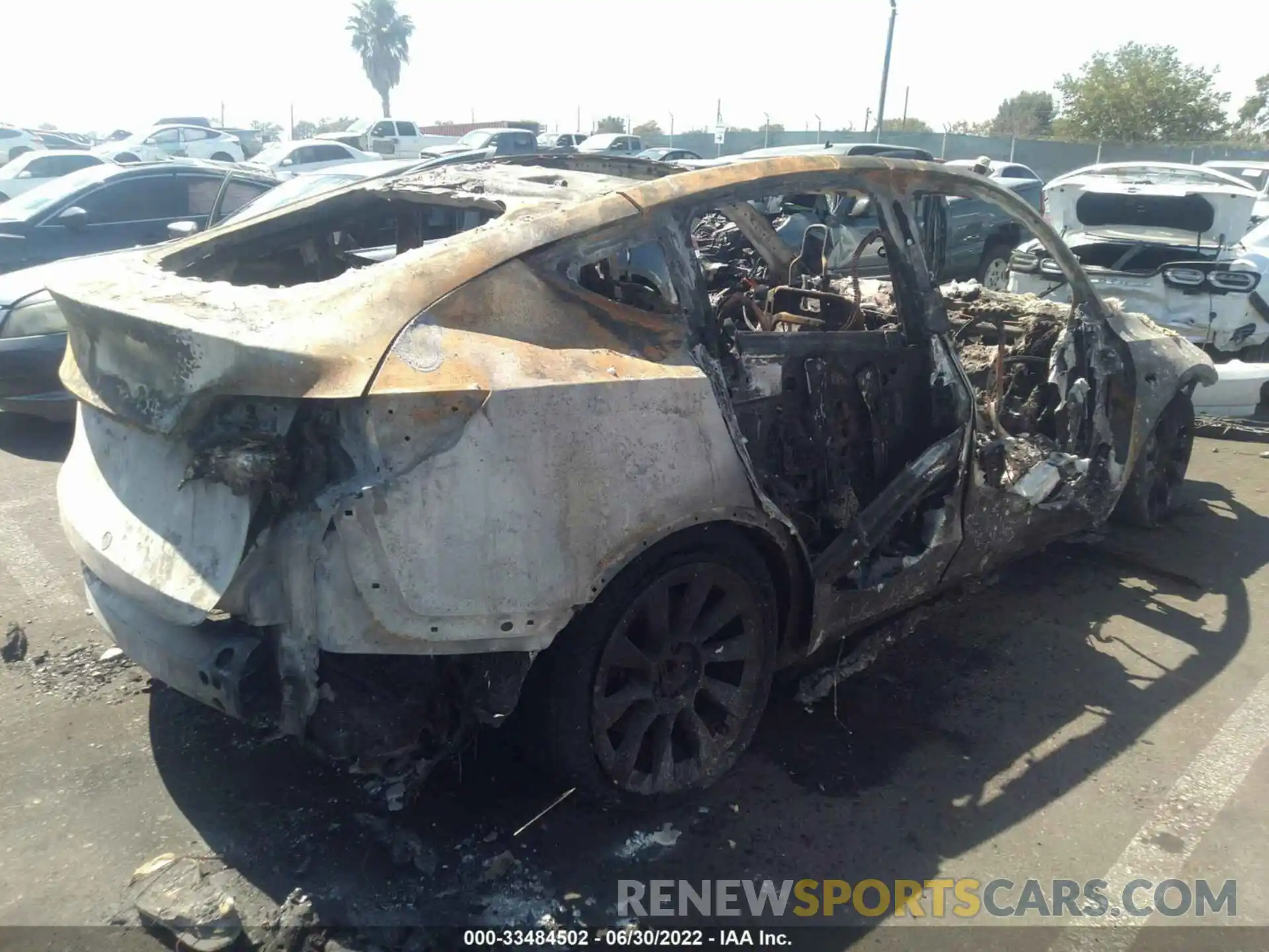 4 Photograph of a damaged car 7SAYGDEE7NF440481 TESLA MODEL Y 2022