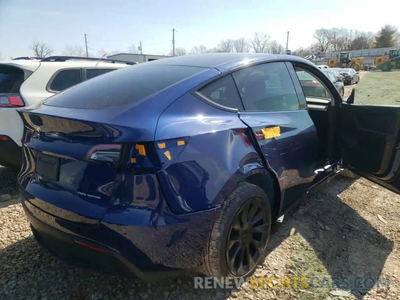 4 Photograph of a damaged car 7SAYGDEE8NF336338 TESLA MODEL Y 2022