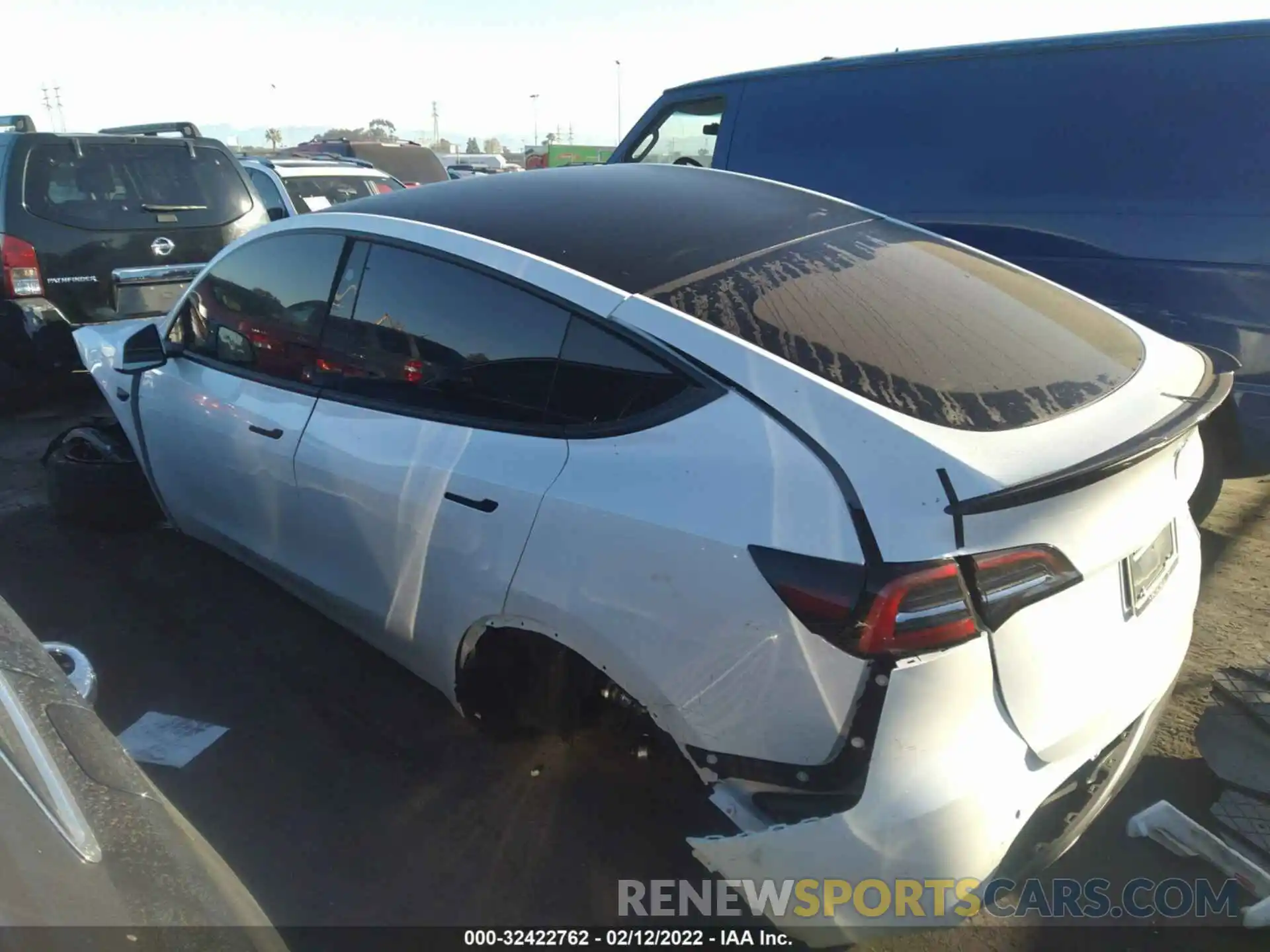 3 Photograph of a damaged car 7SAYGDEE8NF366973 TESLA MODEL Y 2022