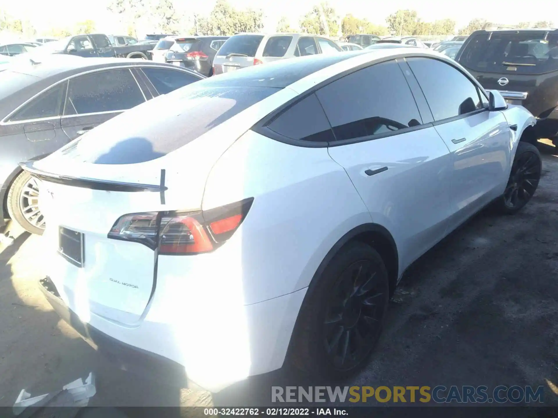 4 Photograph of a damaged car 7SAYGDEE8NF366973 TESLA MODEL Y 2022