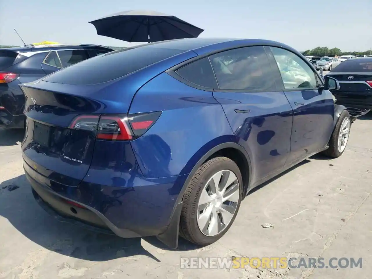 4 Photograph of a damaged car 7SAYGDEE8NF369842 TESLA MODEL Y 2022