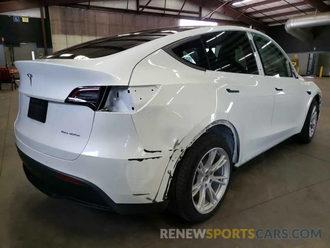 4 Photograph of a damaged car 7SAYGDEE8NF371607 TESLA MODEL Y 2022