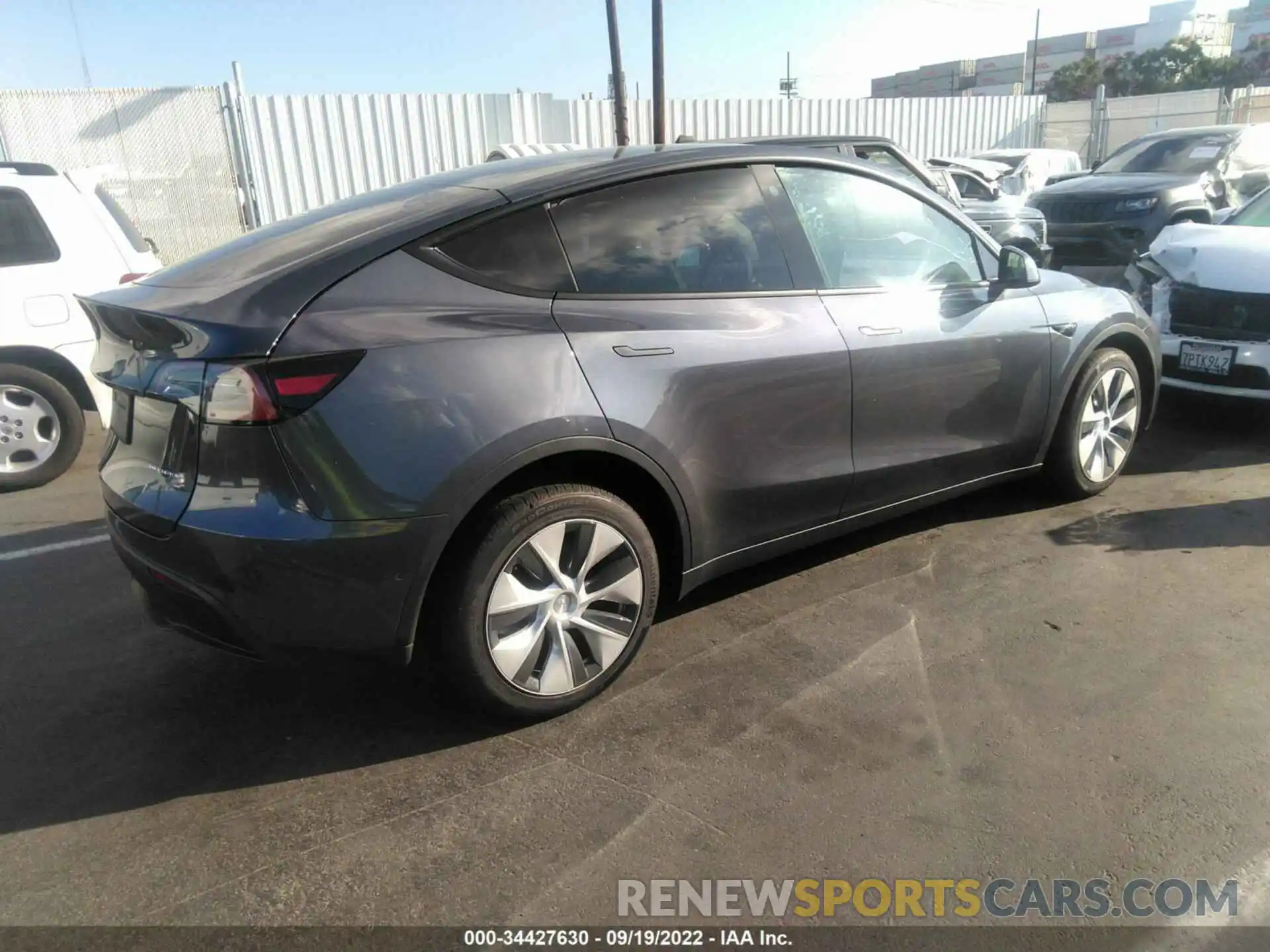 4 Photograph of a damaged car 7SAYGDEE8NF438237 TESLA MODEL Y 2022