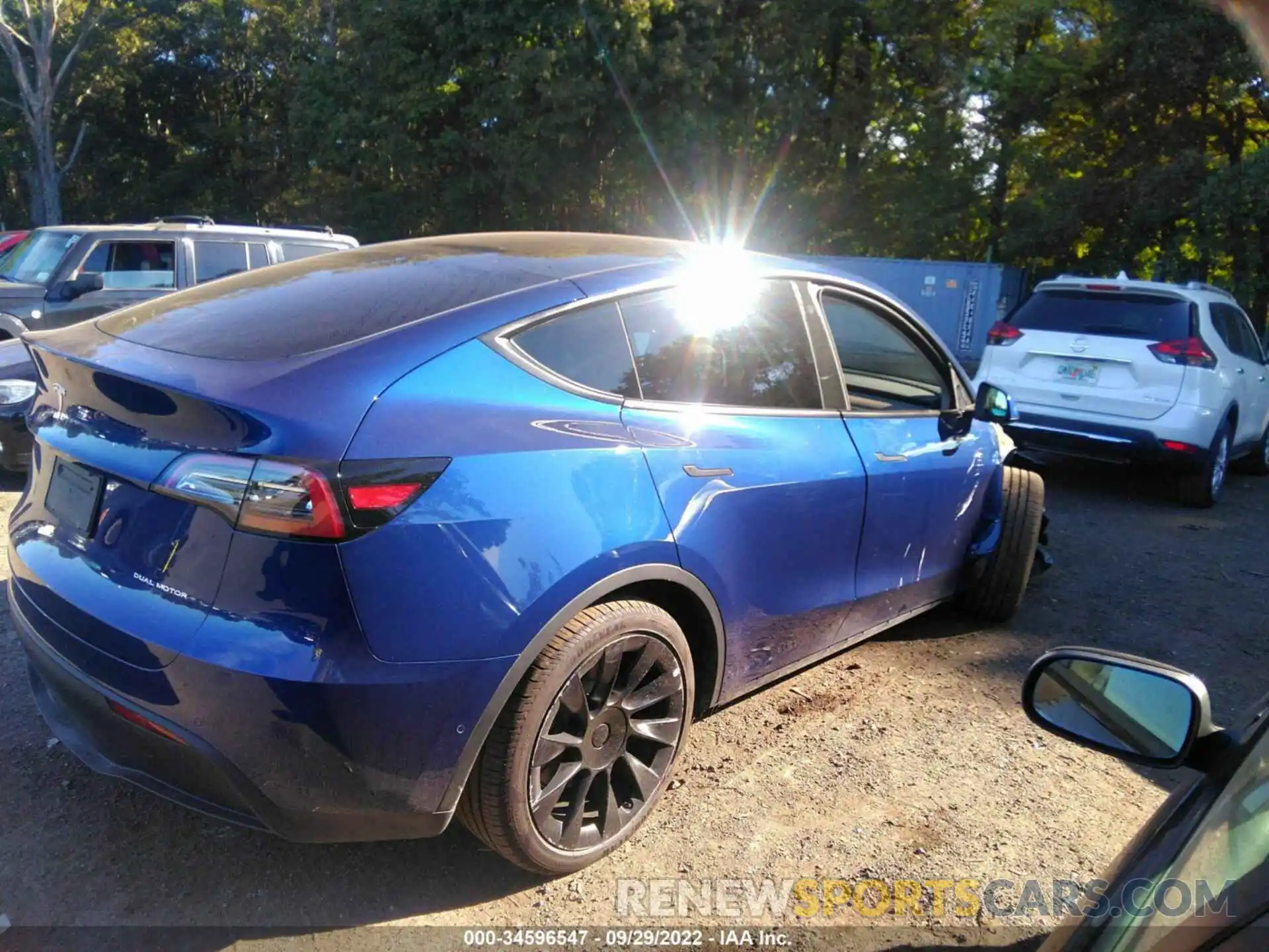 4 Photograph of a damaged car 7SAYGDEE8NF481055 TESLA MODEL Y 2022