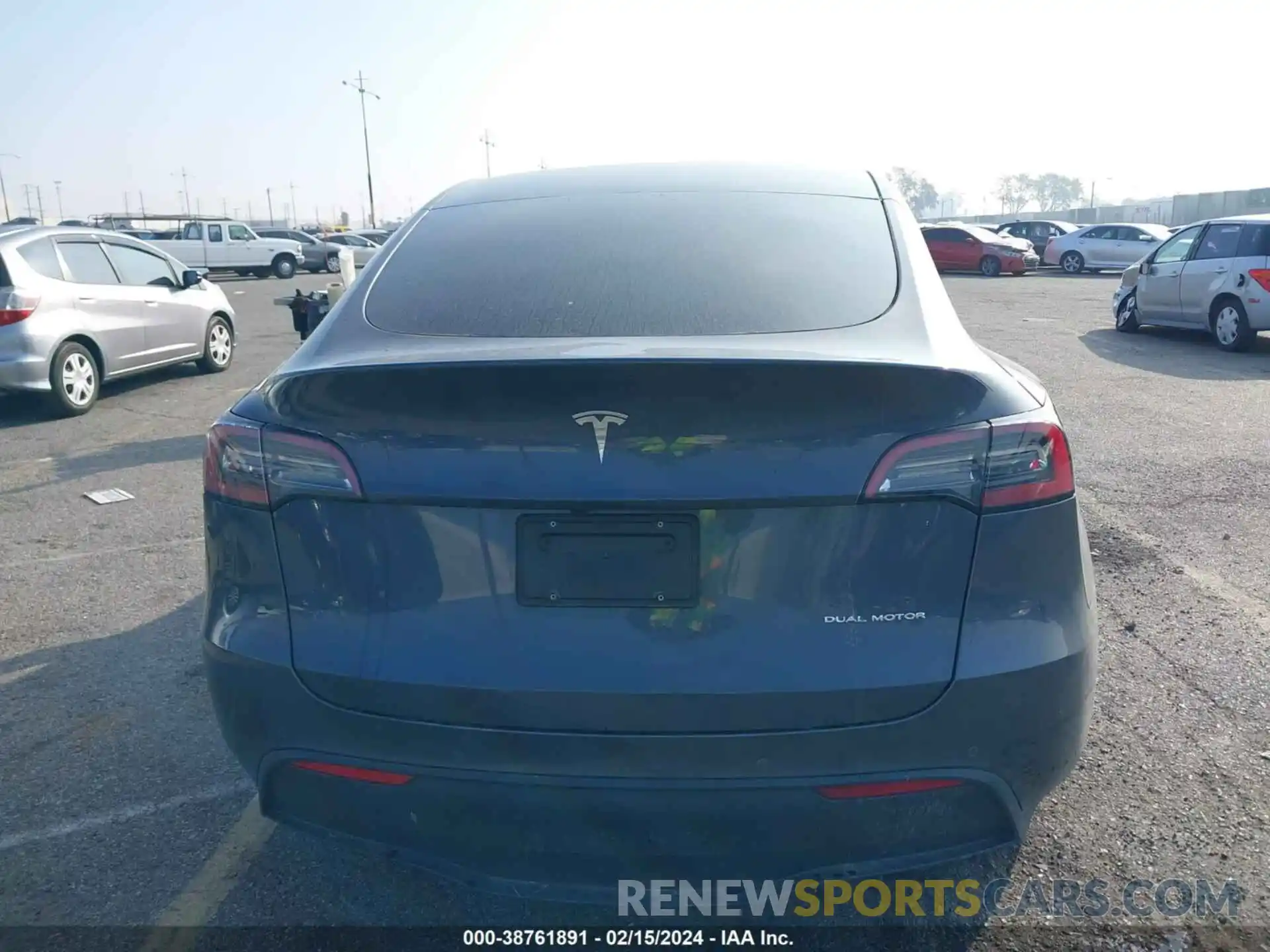 17 Photograph of a damaged car 7SAYGDEE8NF481380 TESLA MODEL Y 2022