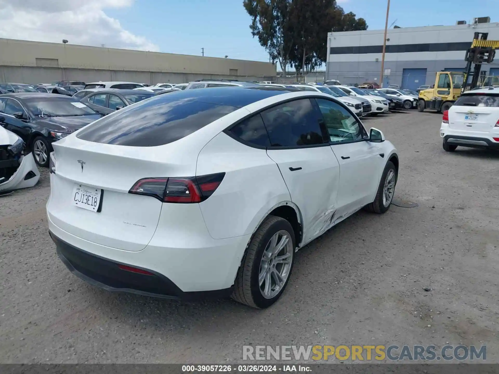 4 Photograph of a damaged car 7SAYGDEE8NF576604 TESLA MODEL Y 2022