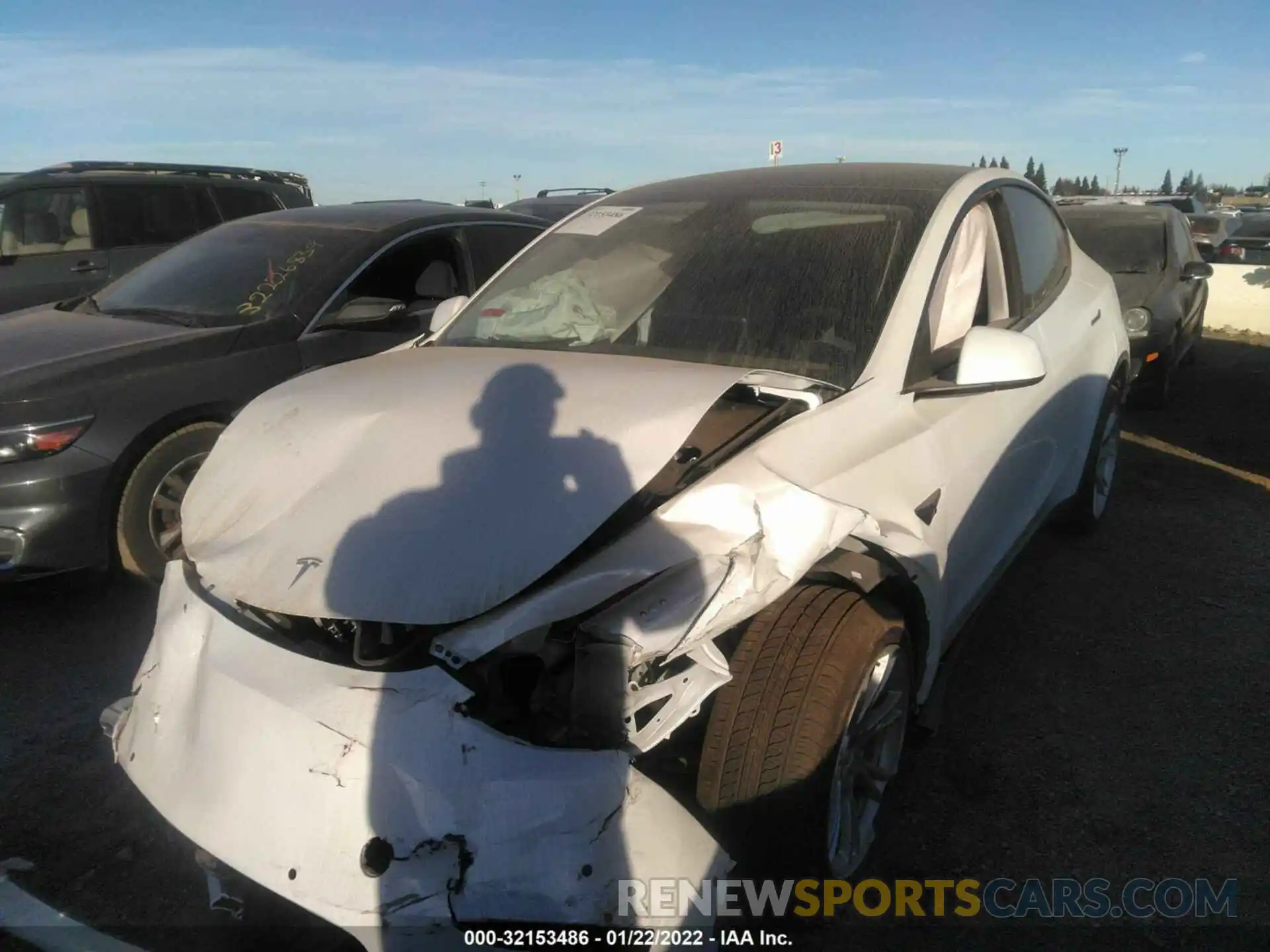 10 Photograph of a damaged car 7SAYGDEE9NF348563 TESLA MODEL Y 2022