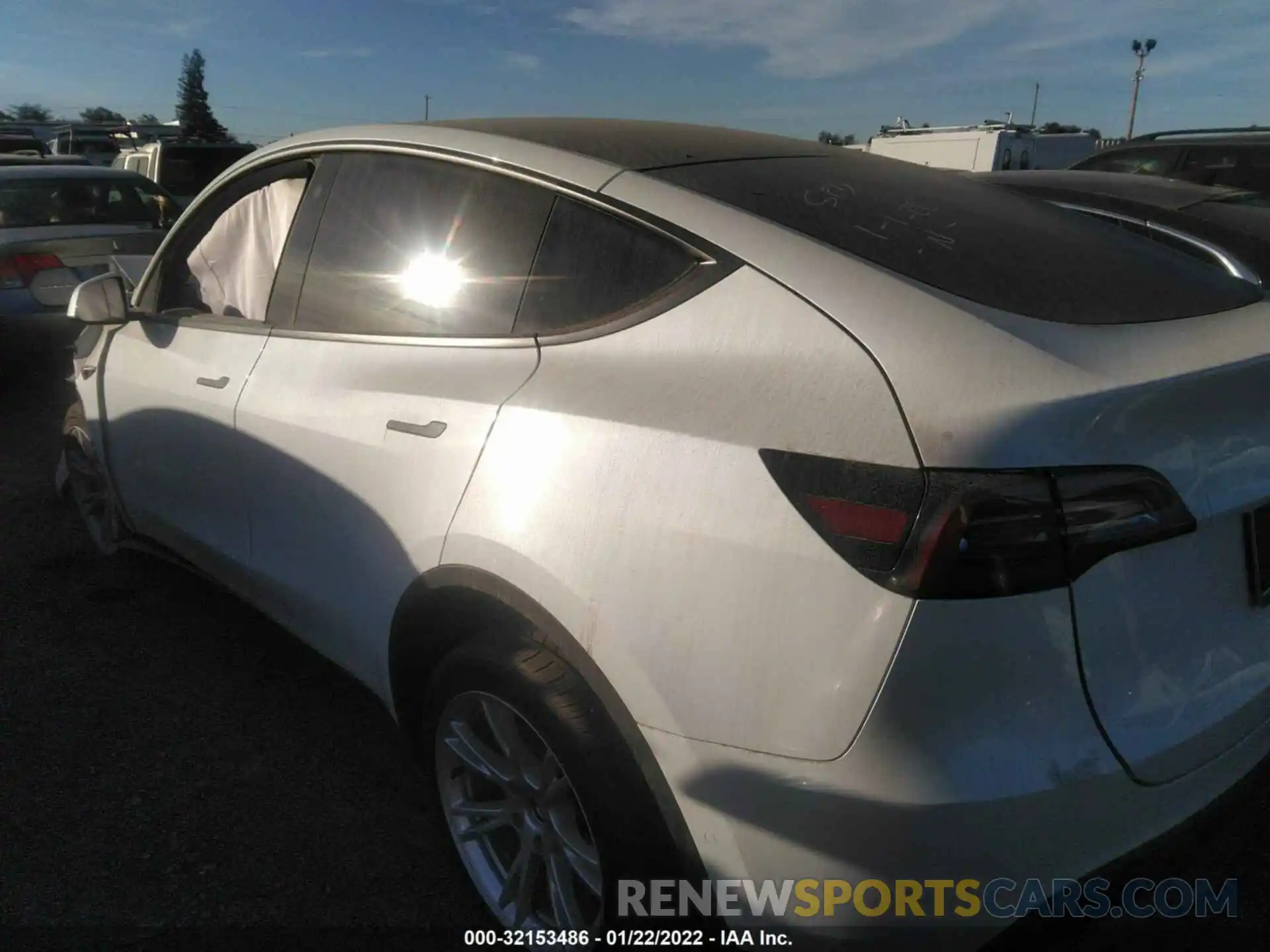 3 Photograph of a damaged car 7SAYGDEE9NF348563 TESLA MODEL Y 2022