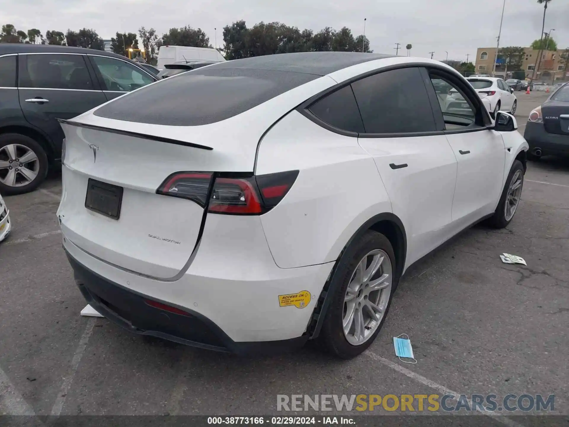 4 Photograph of a damaged car 7SAYGDEE9NF369607 TESLA MODEL Y 2022