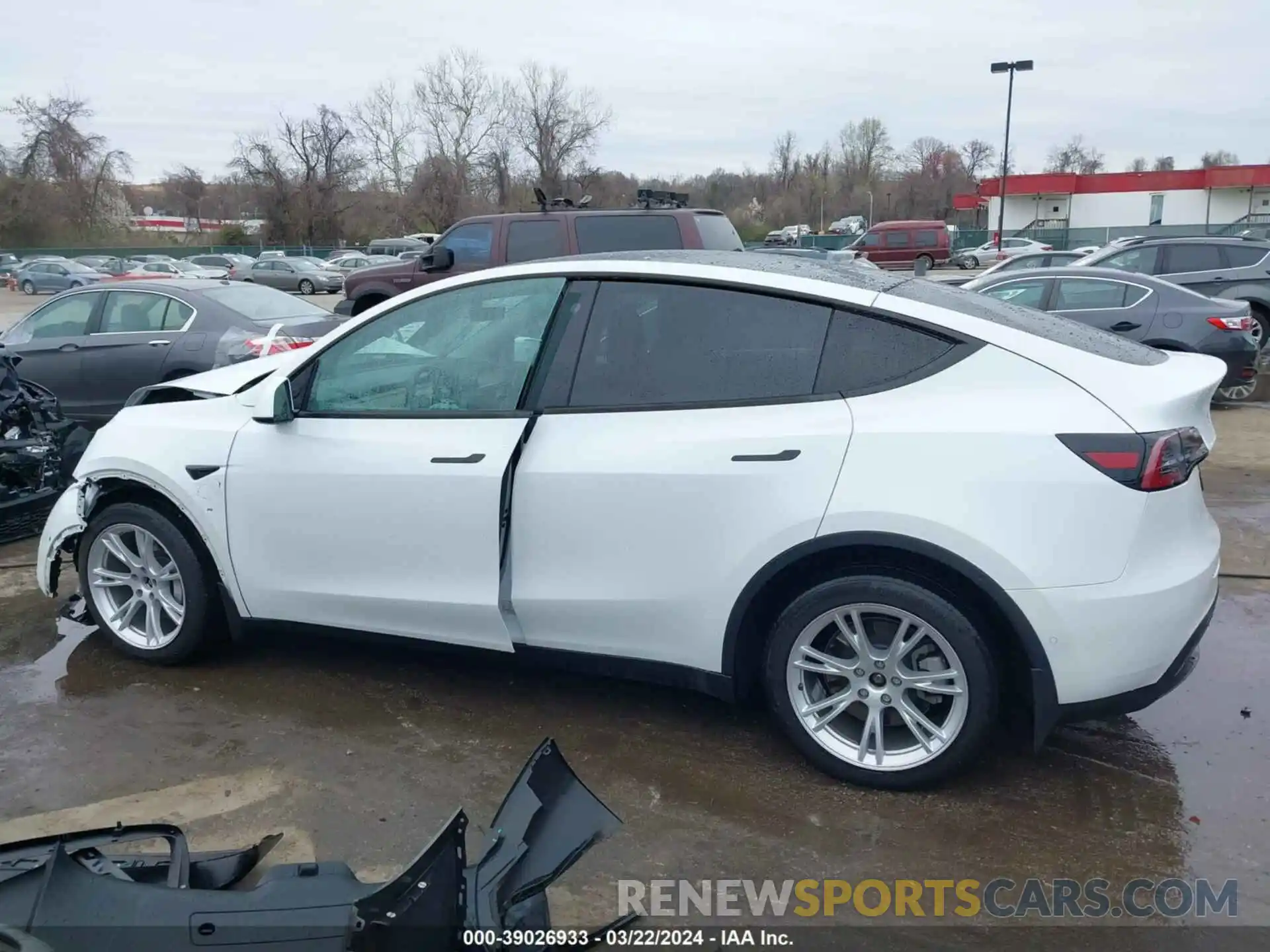 15 Photograph of a damaged car 7SAYGDEEXNF321288 TESLA MODEL Y 2022