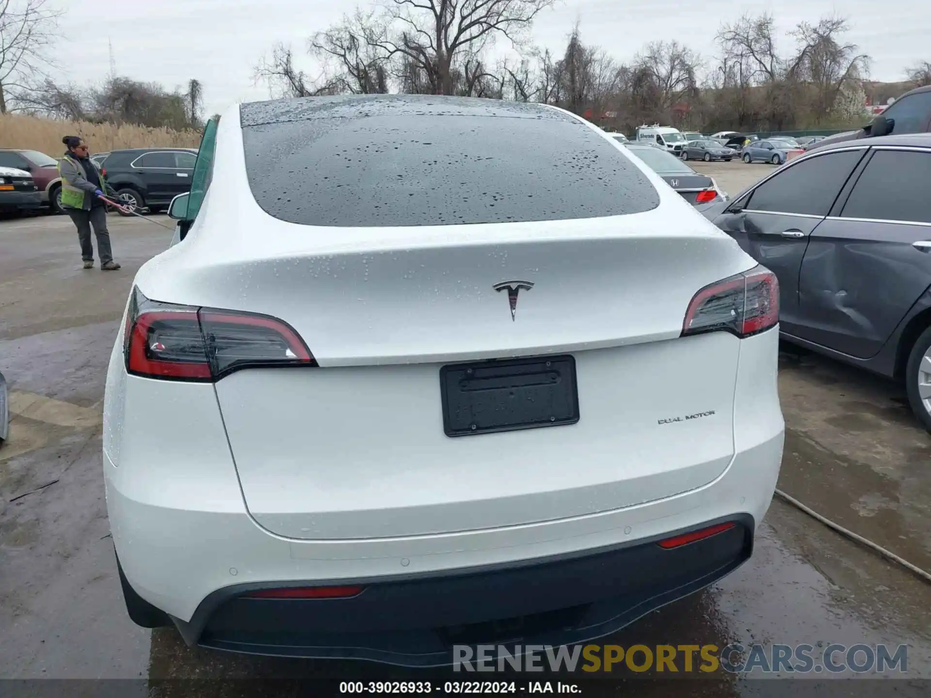 17 Photograph of a damaged car 7SAYGDEEXNF321288 TESLA MODEL Y 2022