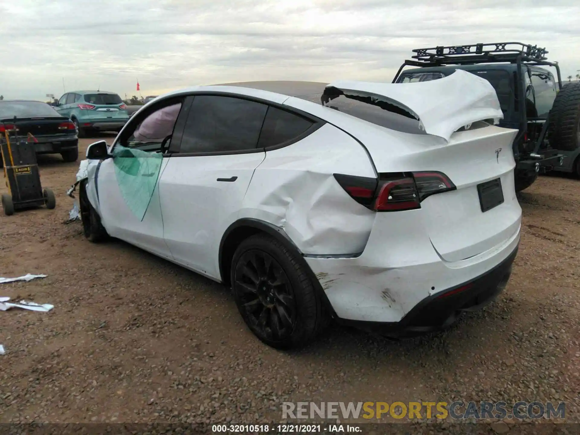 3 Photograph of a damaged car 7SAYGDEEXNF330282 TESLA MODEL Y 2022