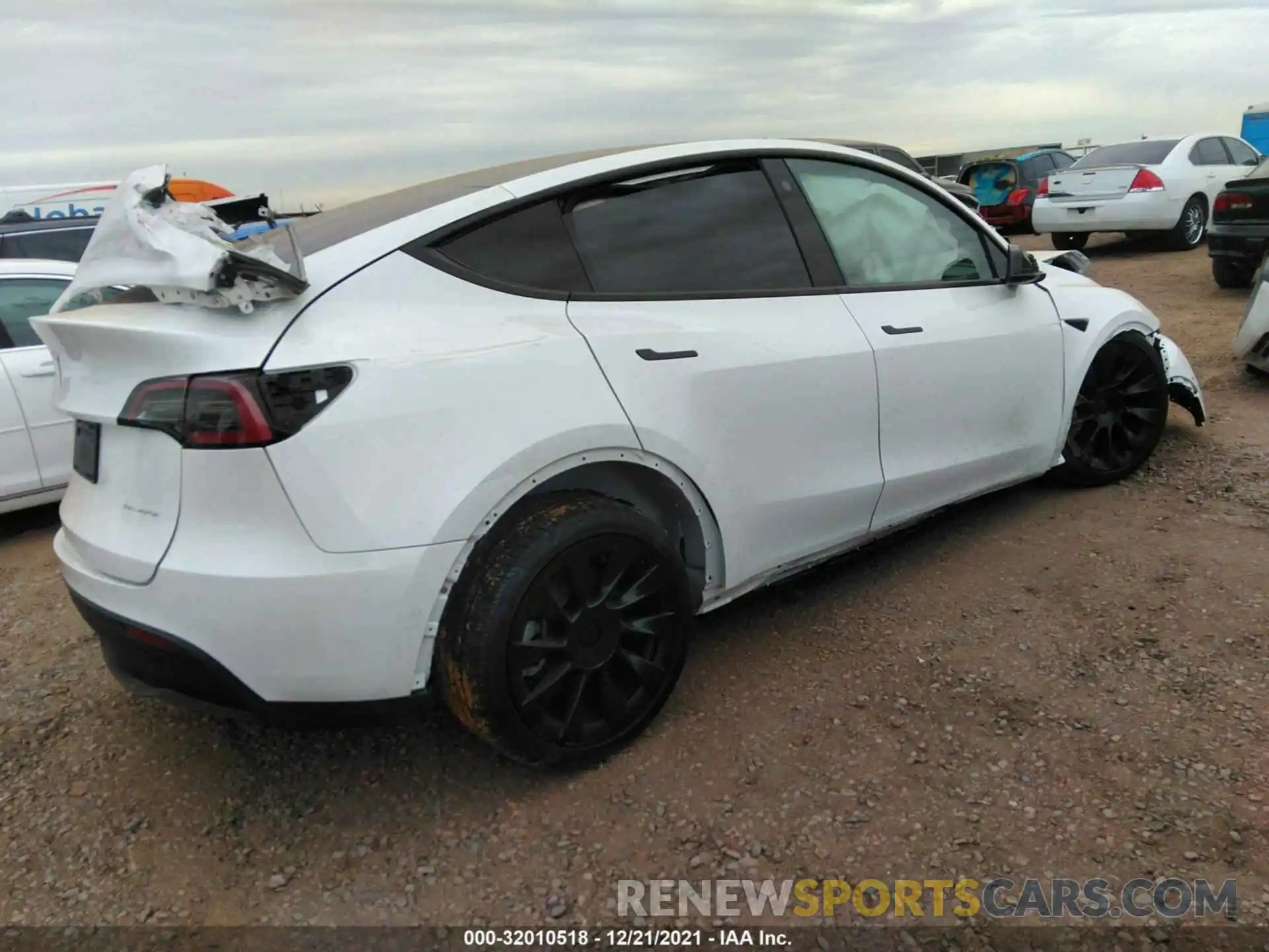 4 Photograph of a damaged car 7SAYGDEEXNF330282 TESLA MODEL Y 2022