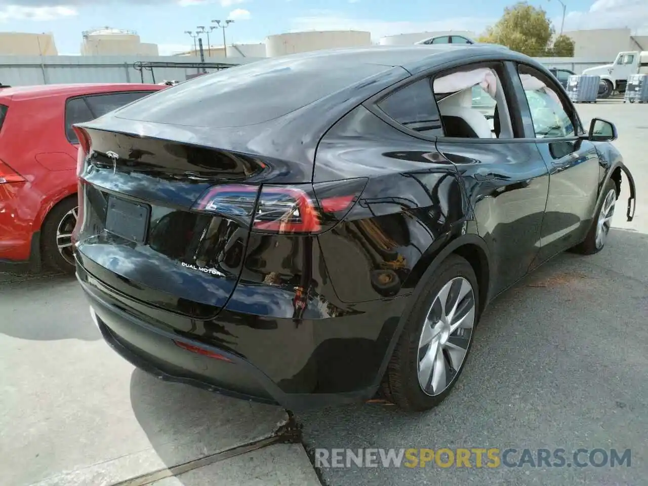 4 Photograph of a damaged car 7SAYGDEEXNF351360 TESLA MODEL Y 2022