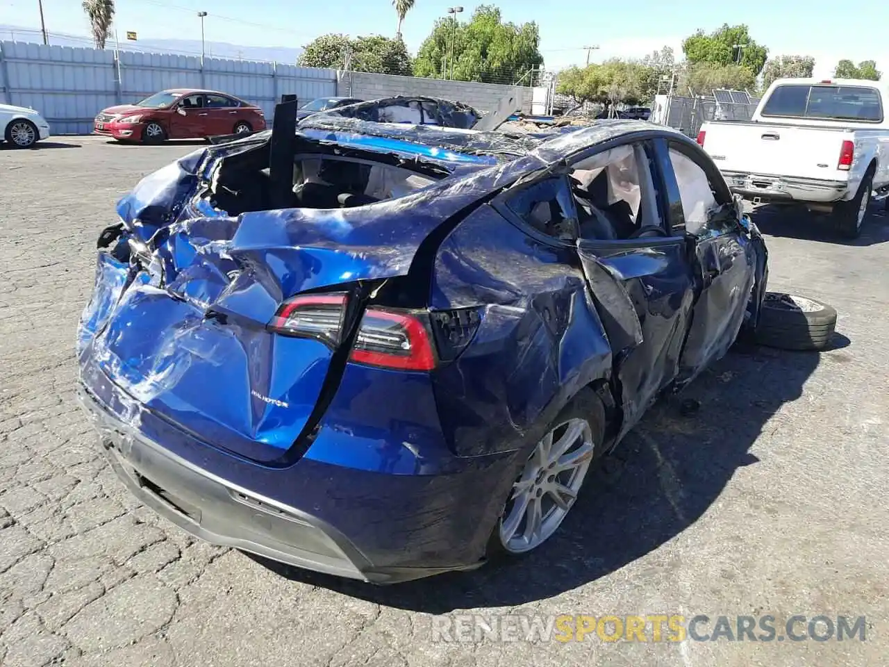 4 Photograph of a damaged car 7SAYGDEEXNF363394 TESLA MODEL Y 2022