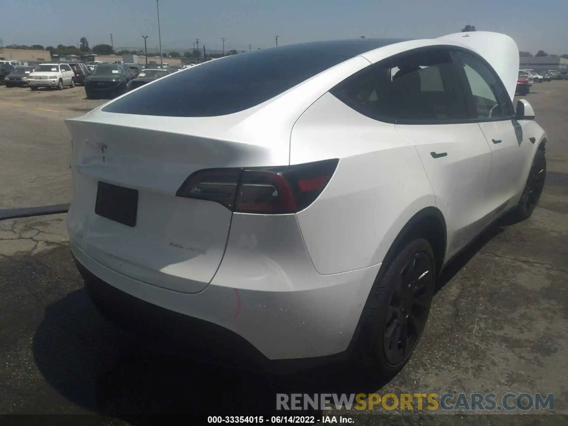 4 Photograph of a damaged car 7SAYGDEEXNF364173 TESLA MODEL Y 2022