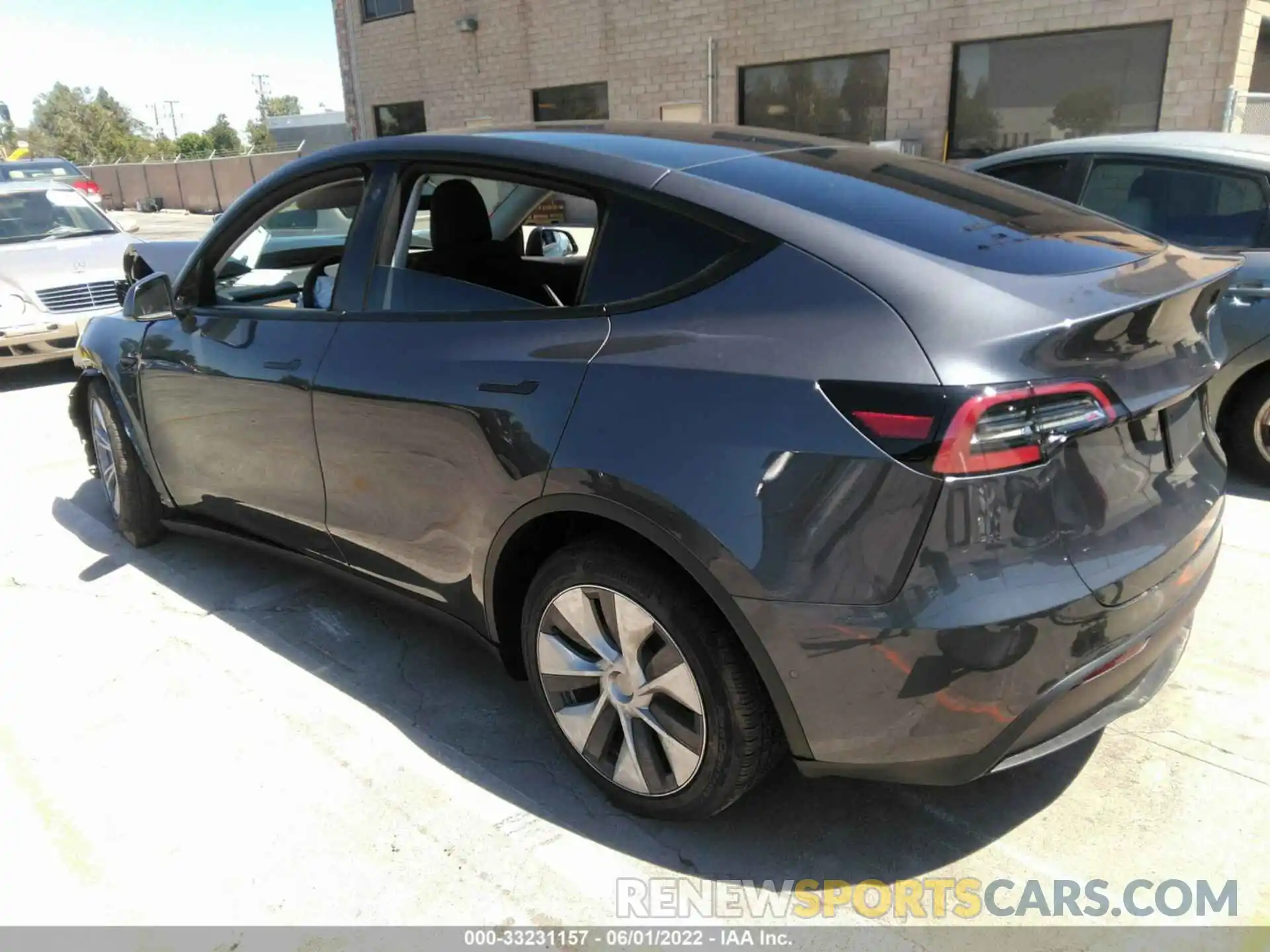 3 Photograph of a damaged car 7SAYGDEEXNF428048 TESLA MODEL Y 2022