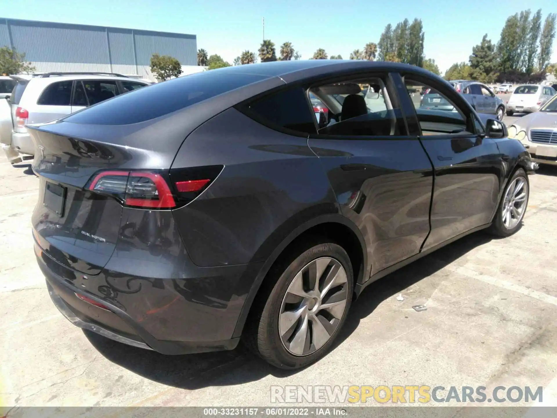 4 Photograph of a damaged car 7SAYGDEEXNF428048 TESLA MODEL Y 2022