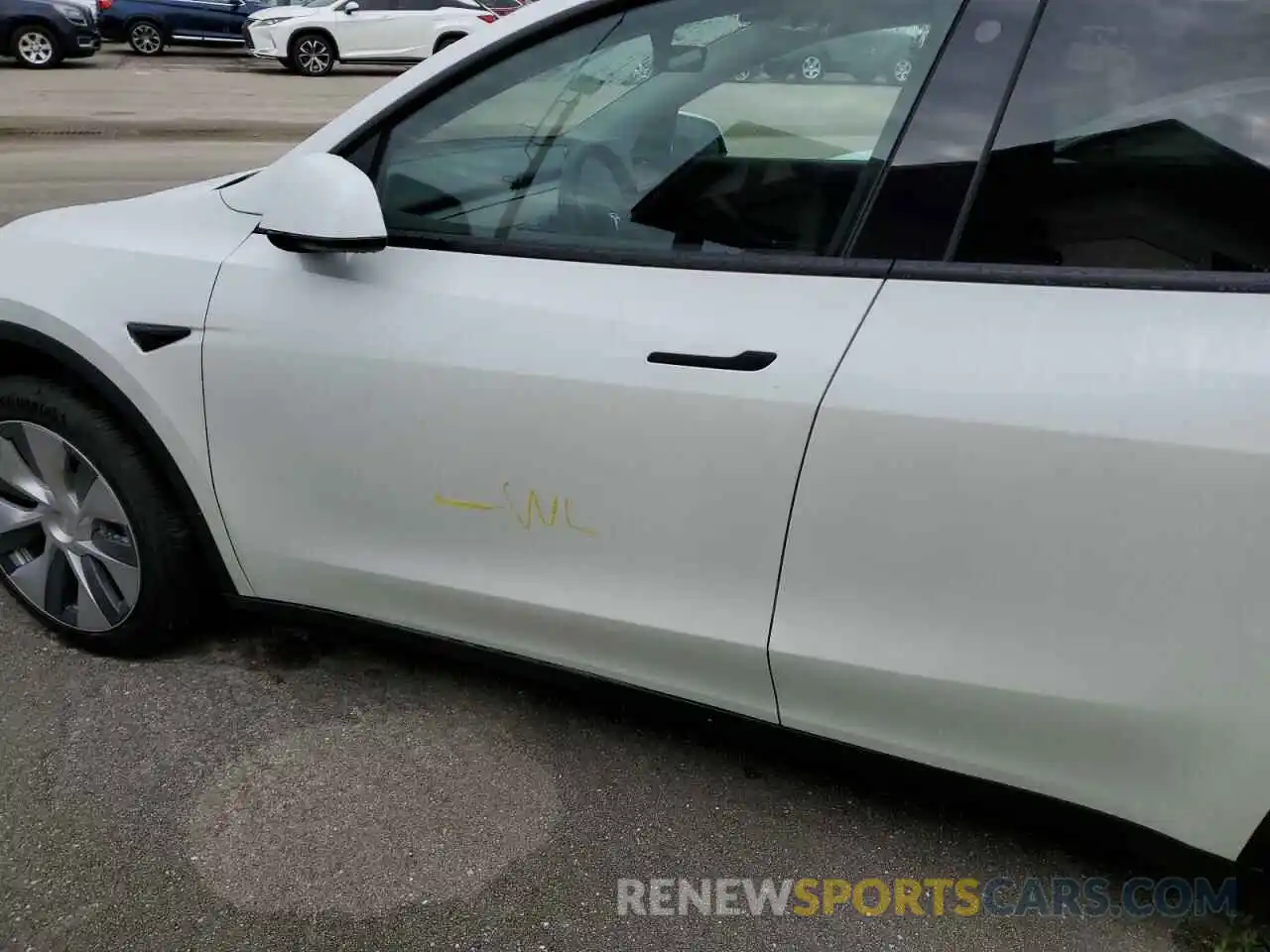 10 Photograph of a damaged car 7SAYGDEEXNF437669 TESLA MODEL Y 2022