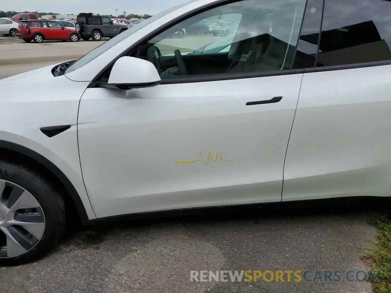 9 Photograph of a damaged car 7SAYGDEEXNF437669 TESLA MODEL Y 2022