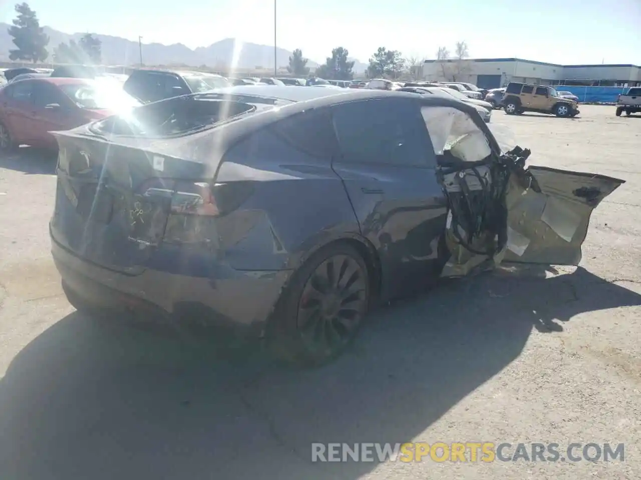 4 Photograph of a damaged car 7SAYGDEF0NF317548 TESLA MODEL Y 2022