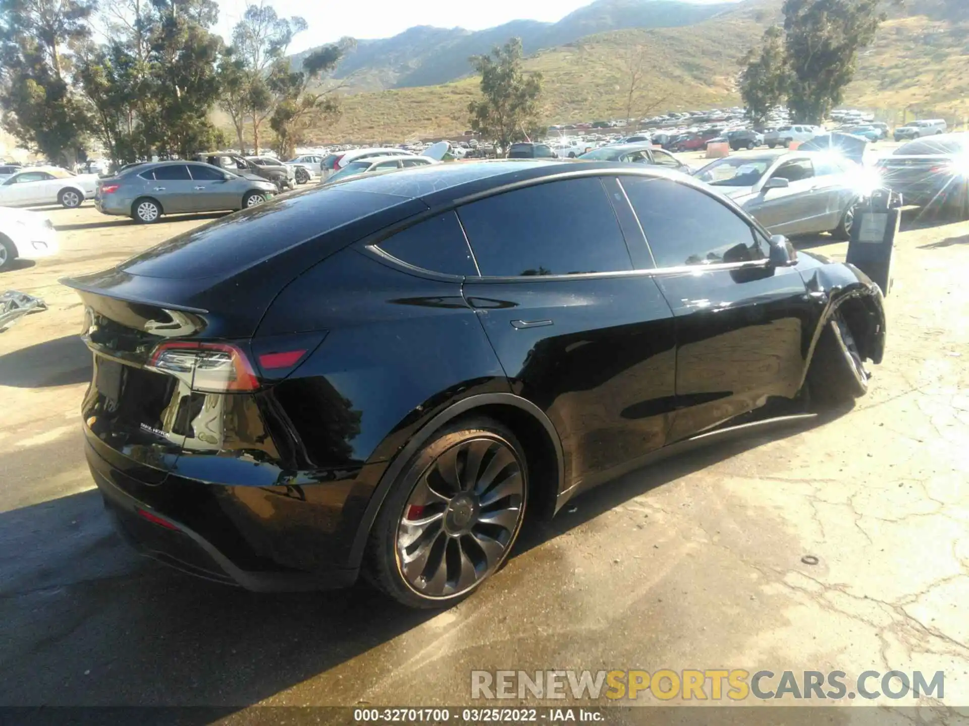 4 Photograph of a damaged car 7SAYGDEF0NF337816 TESLA MODEL Y 2022