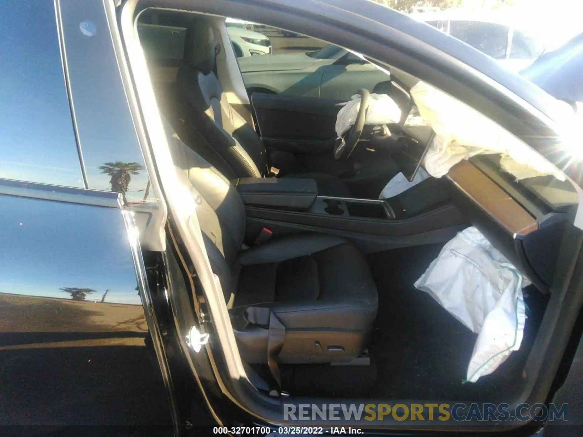 5 Photograph of a damaged car 7SAYGDEF0NF337816 TESLA MODEL Y 2022