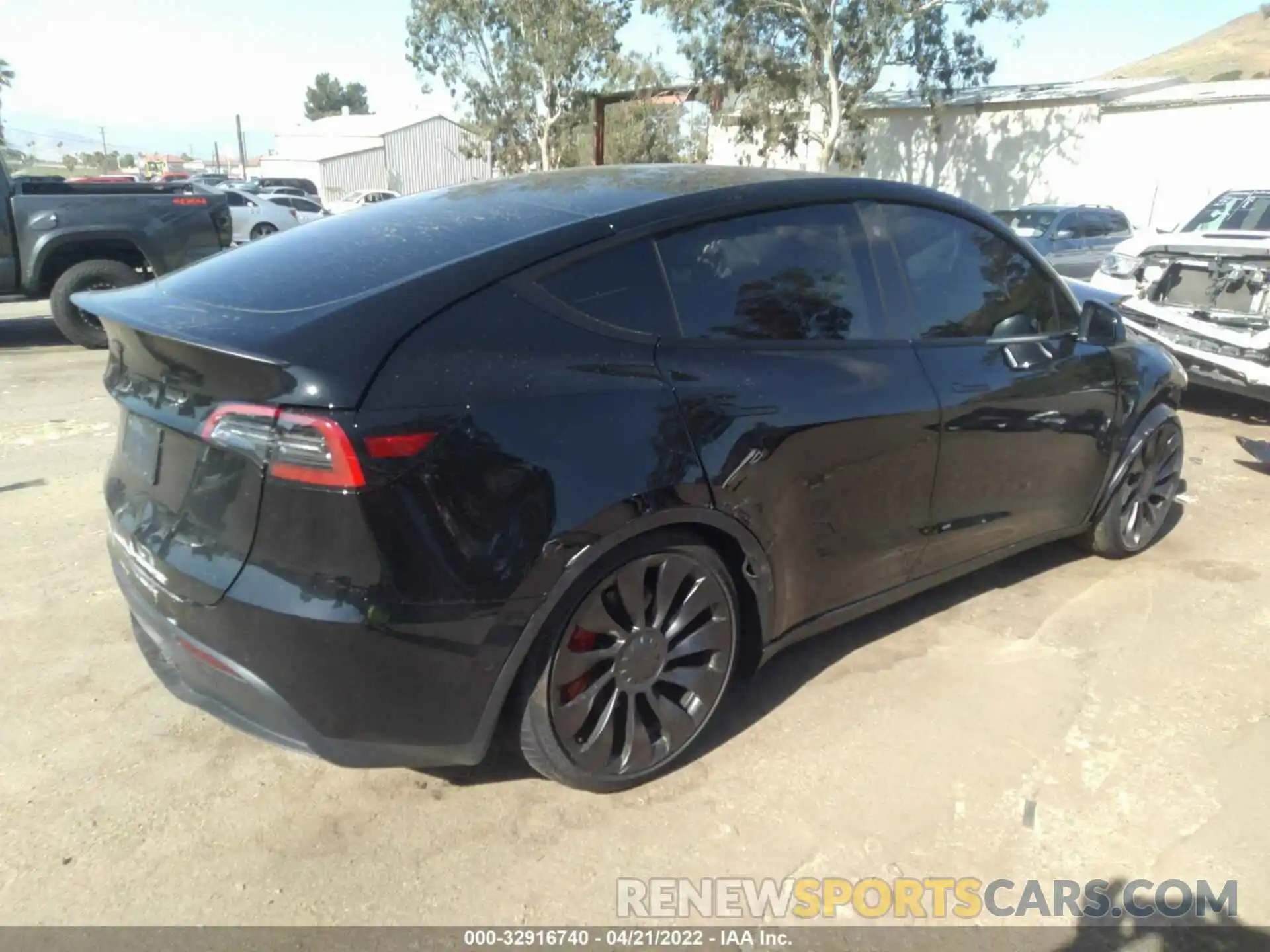 4 Photograph of a damaged car 7SAYGDEF0NF347021 TESLA MODEL Y 2022