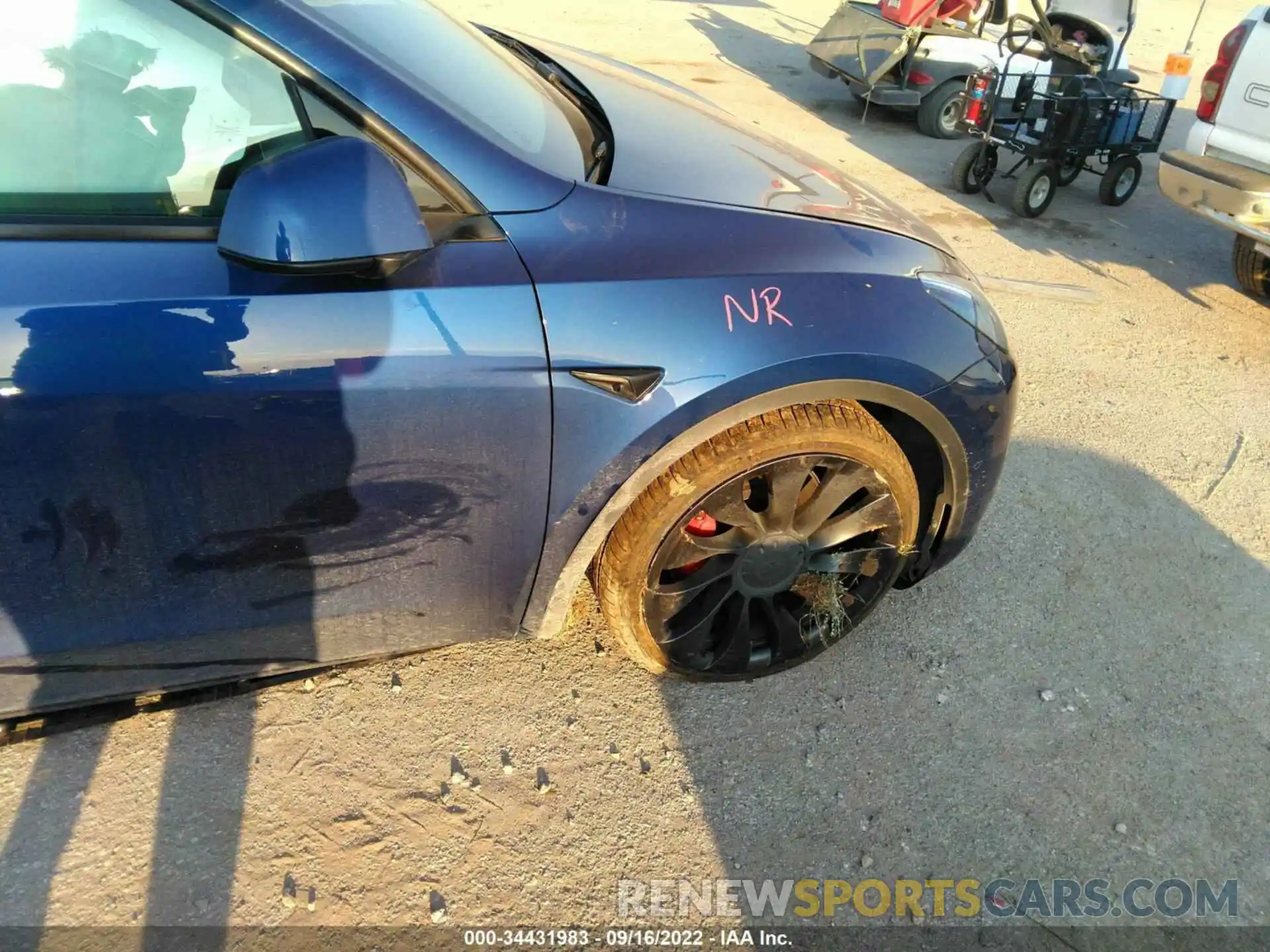 13 Photograph of a damaged car 7SAYGDEF0NF373070 TESLA MODEL Y 2022