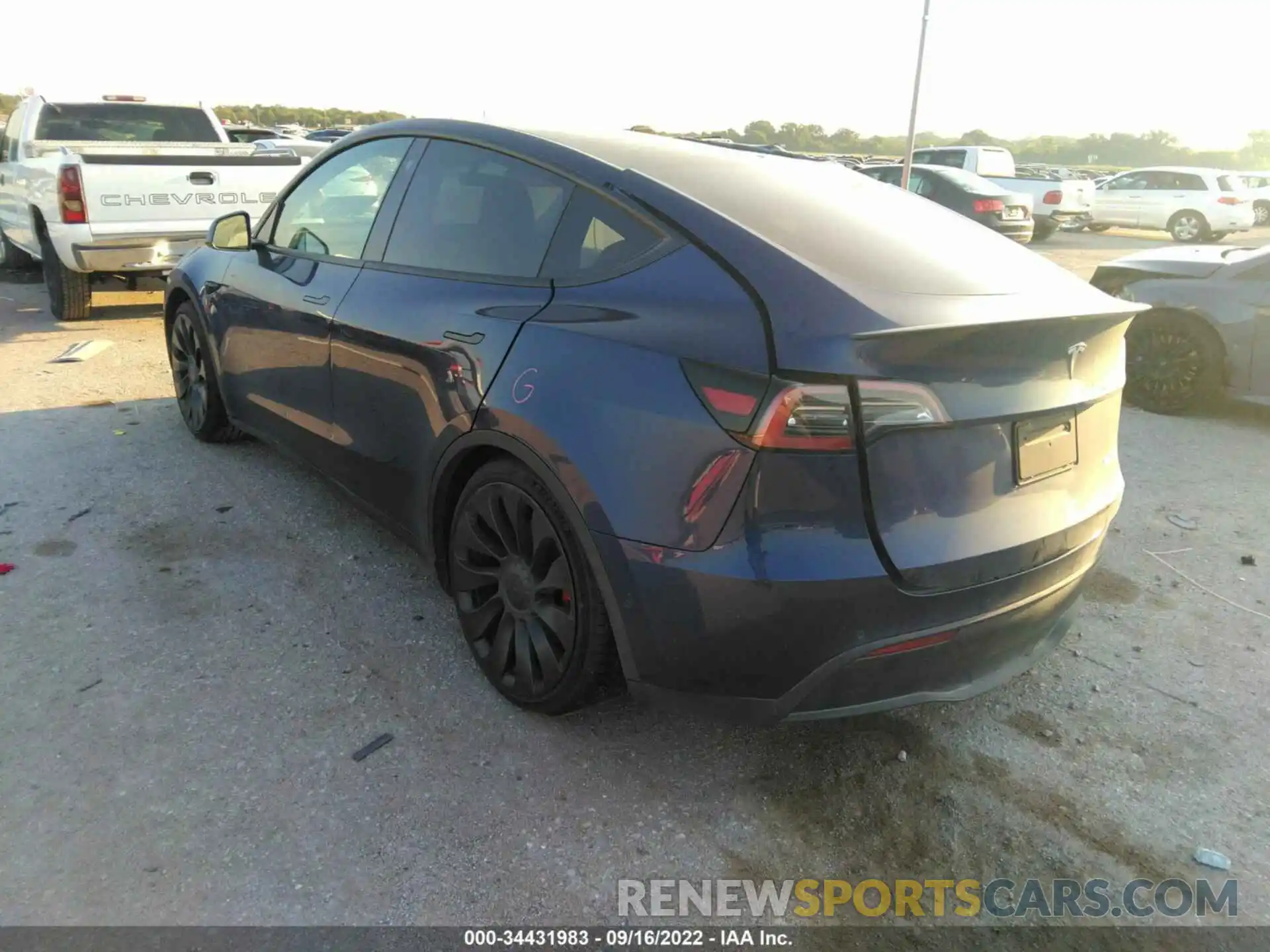 3 Photograph of a damaged car 7SAYGDEF0NF373070 TESLA MODEL Y 2022