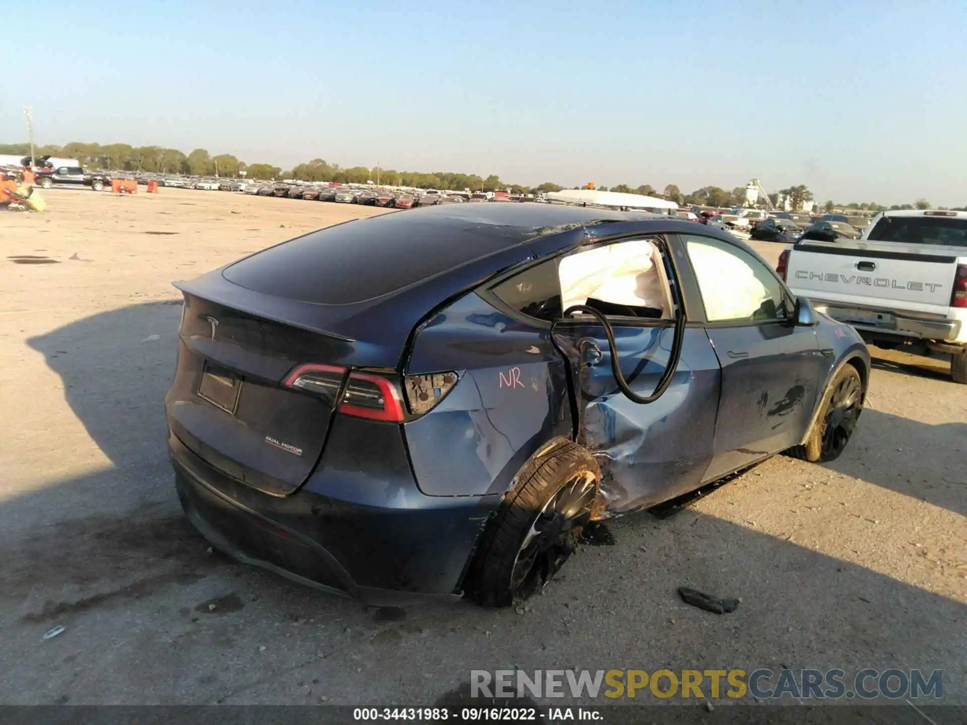 6 Photograph of a damaged car 7SAYGDEF0NF373070 TESLA MODEL Y 2022