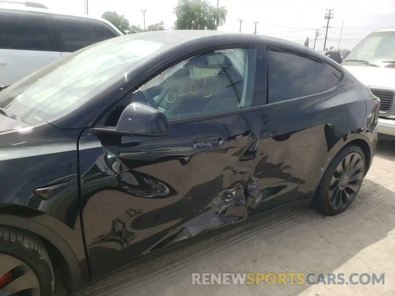 9 Photograph of a damaged car 7SAYGDEF0NF393707 TESLA MODEL Y 2022