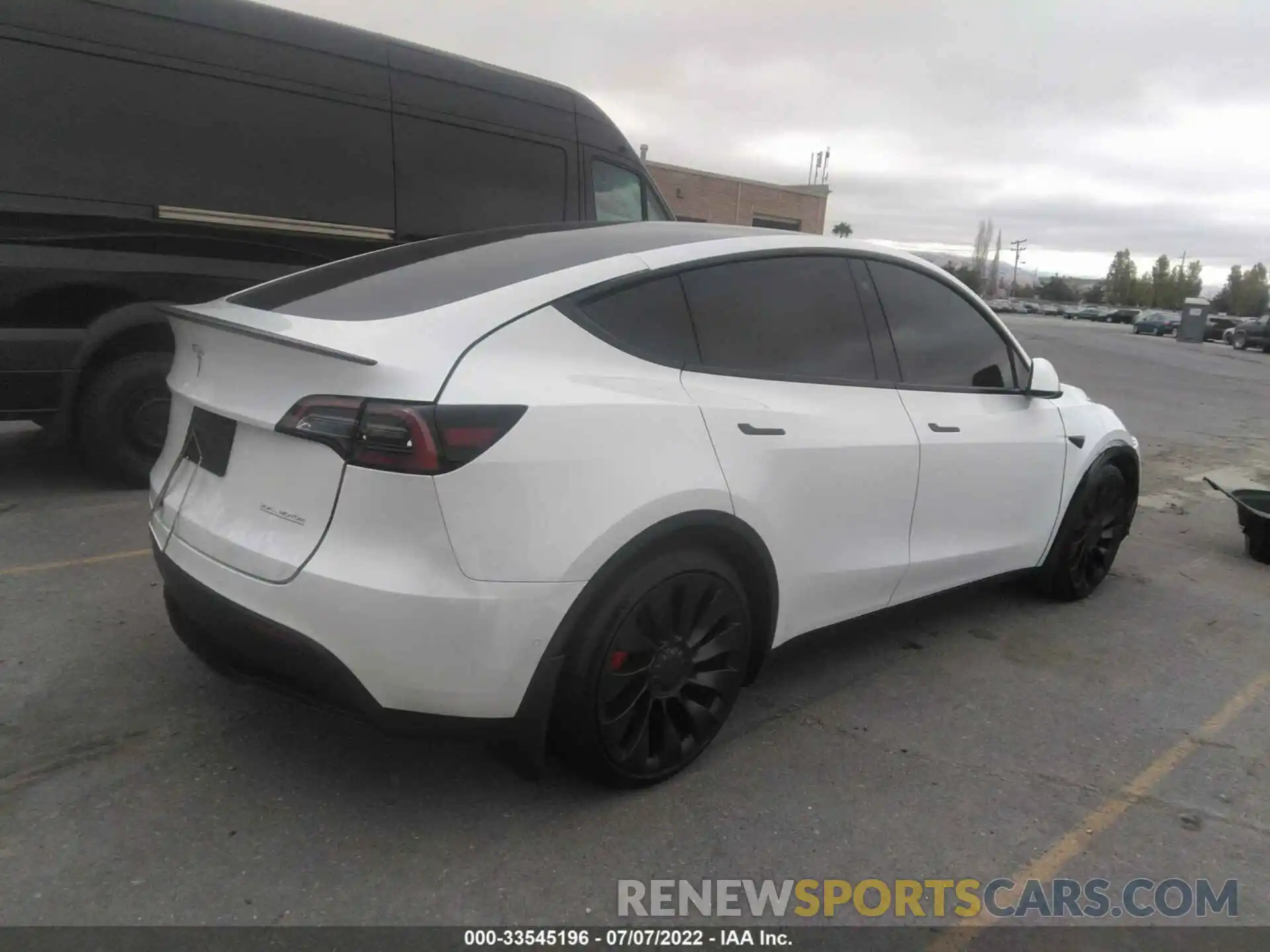 4 Photograph of a damaged car 7SAYGDEF0NF493323 TESLA MODEL Y 2022