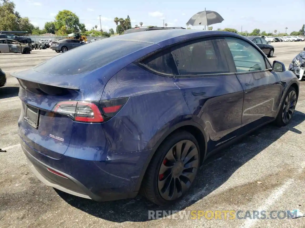 4 Photograph of a damaged car 7SAYGDEF2NF358604 TESLA MODEL Y 2022