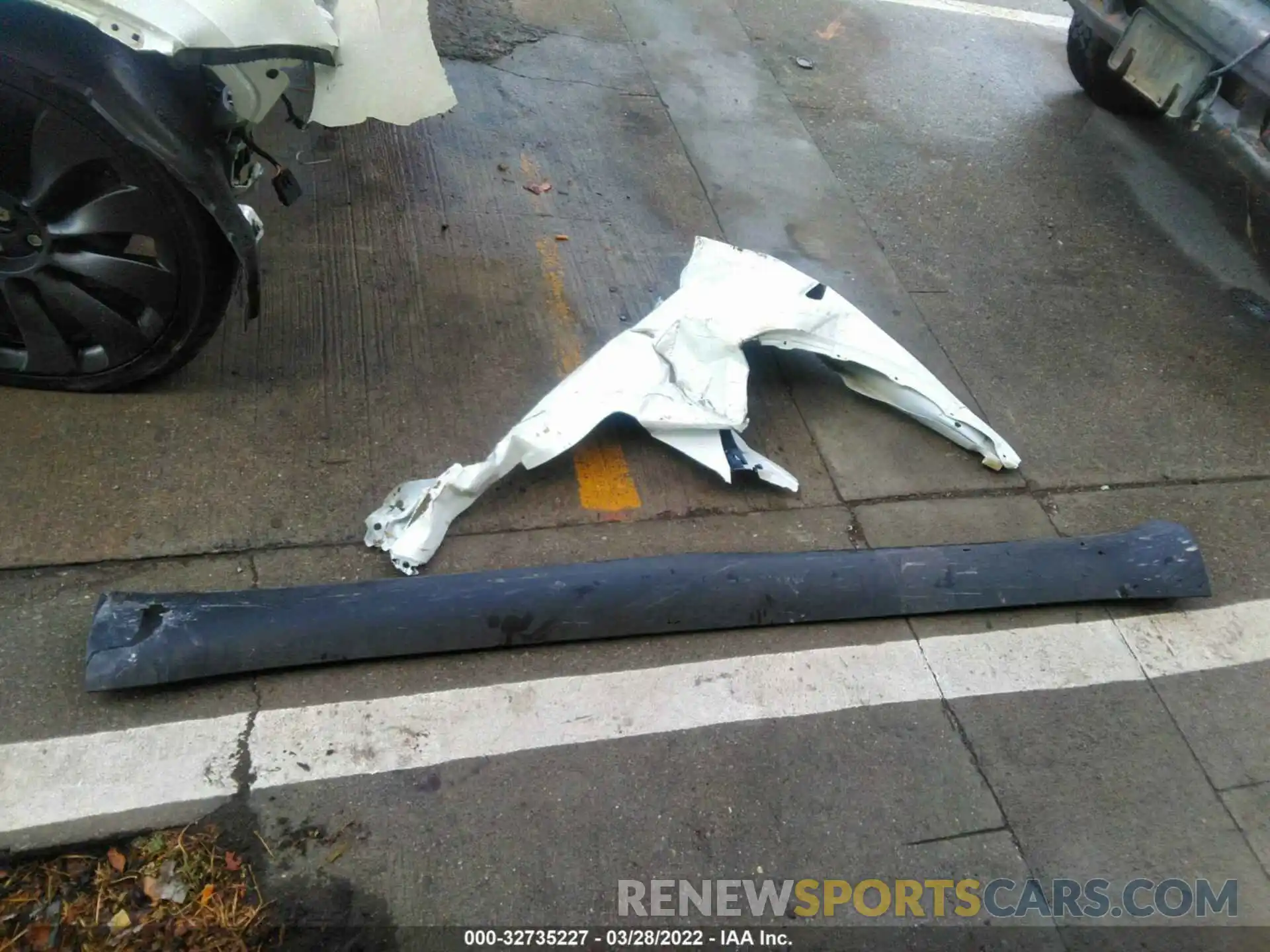 11 Photograph of a damaged car 7SAYGDEF2NF383759 TESLA MODEL Y 2022