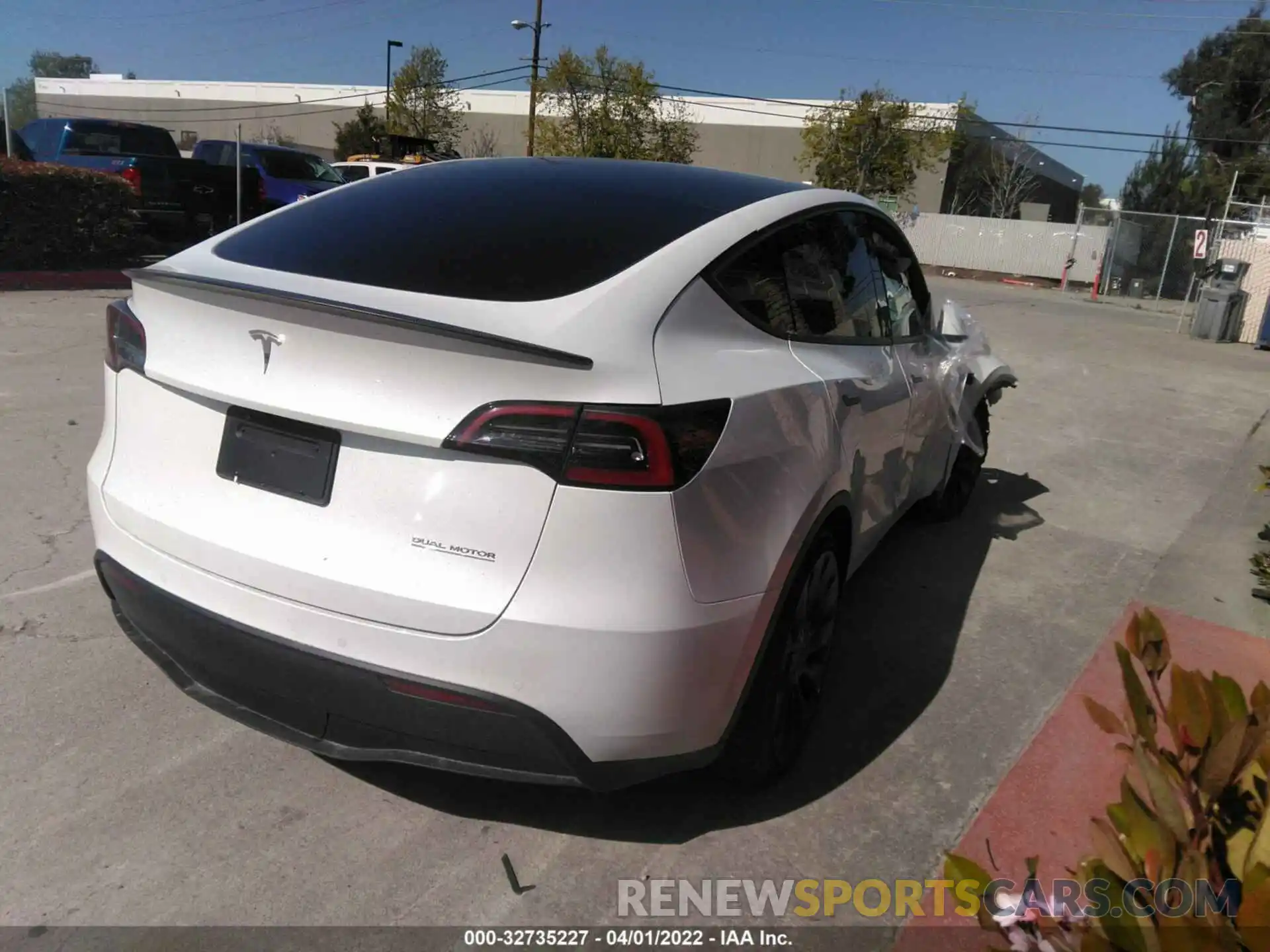 4 Photograph of a damaged car 7SAYGDEF2NF383759 TESLA MODEL Y 2022