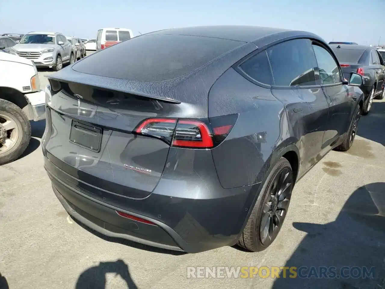 4 Photograph of a damaged car 7SAYGDEF2NF413410 TESLA MODEL Y 2022