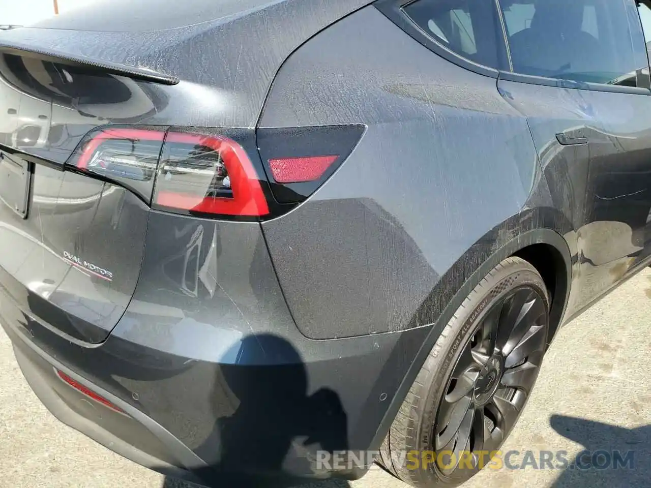 9 Photograph of a damaged car 7SAYGDEF2NF413410 TESLA MODEL Y 2022