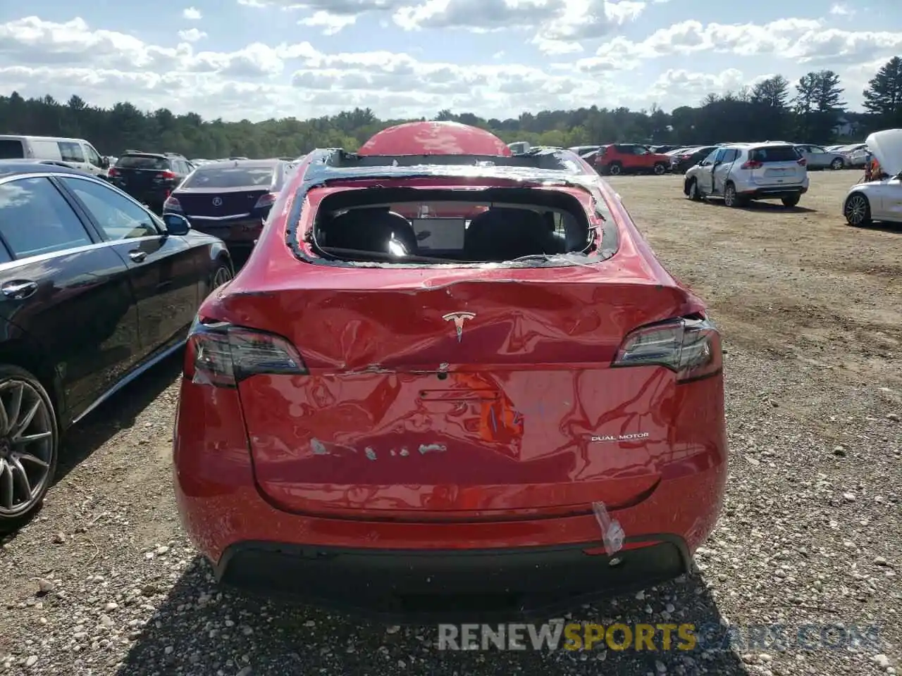 9 Photograph of a damaged car 7SAYGDEF2NF467371 TESLA MODEL Y 2022