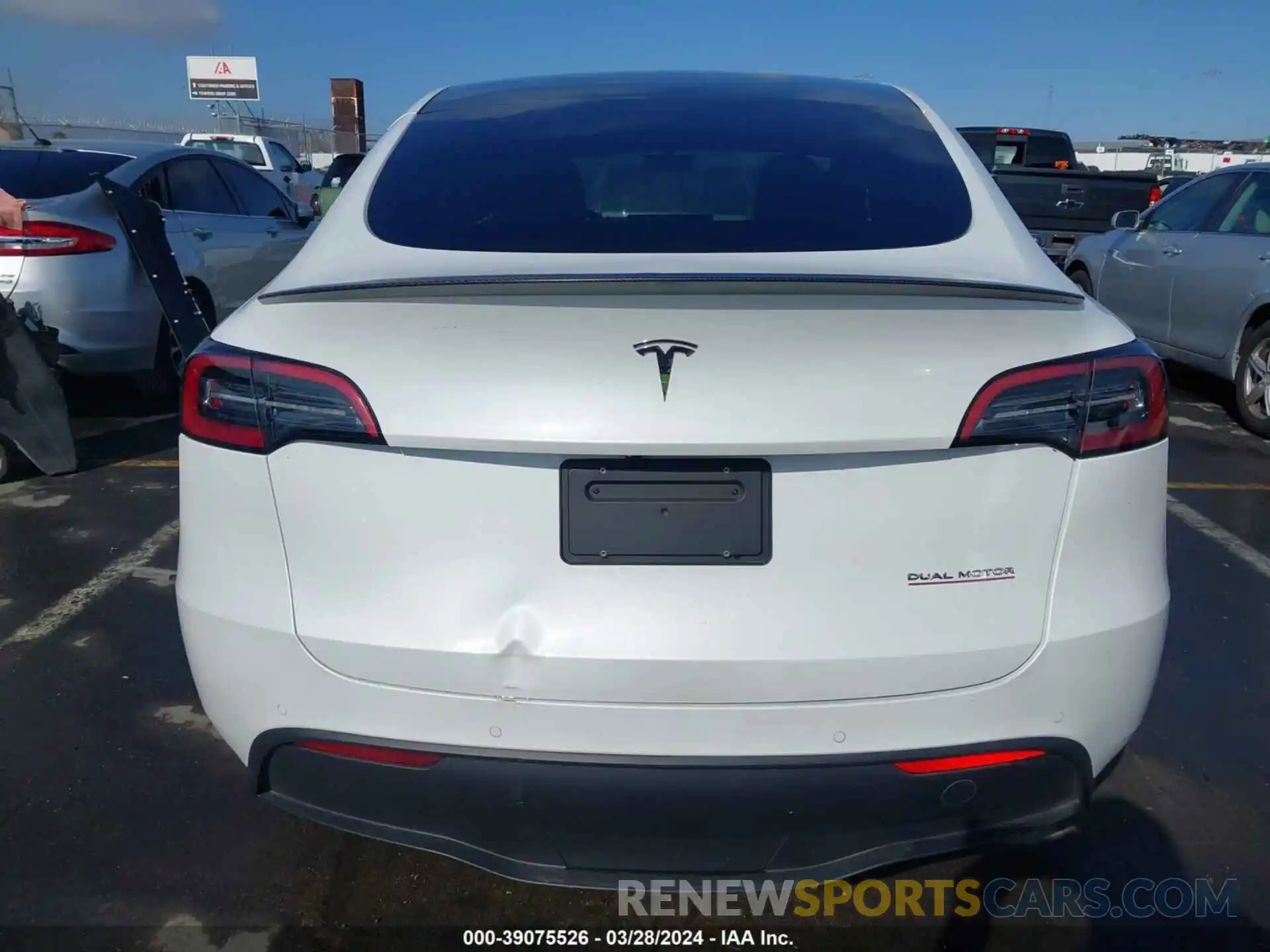 16 Photograph of a damaged car 7SAYGDEF2NF489550 TESLA MODEL Y 2022