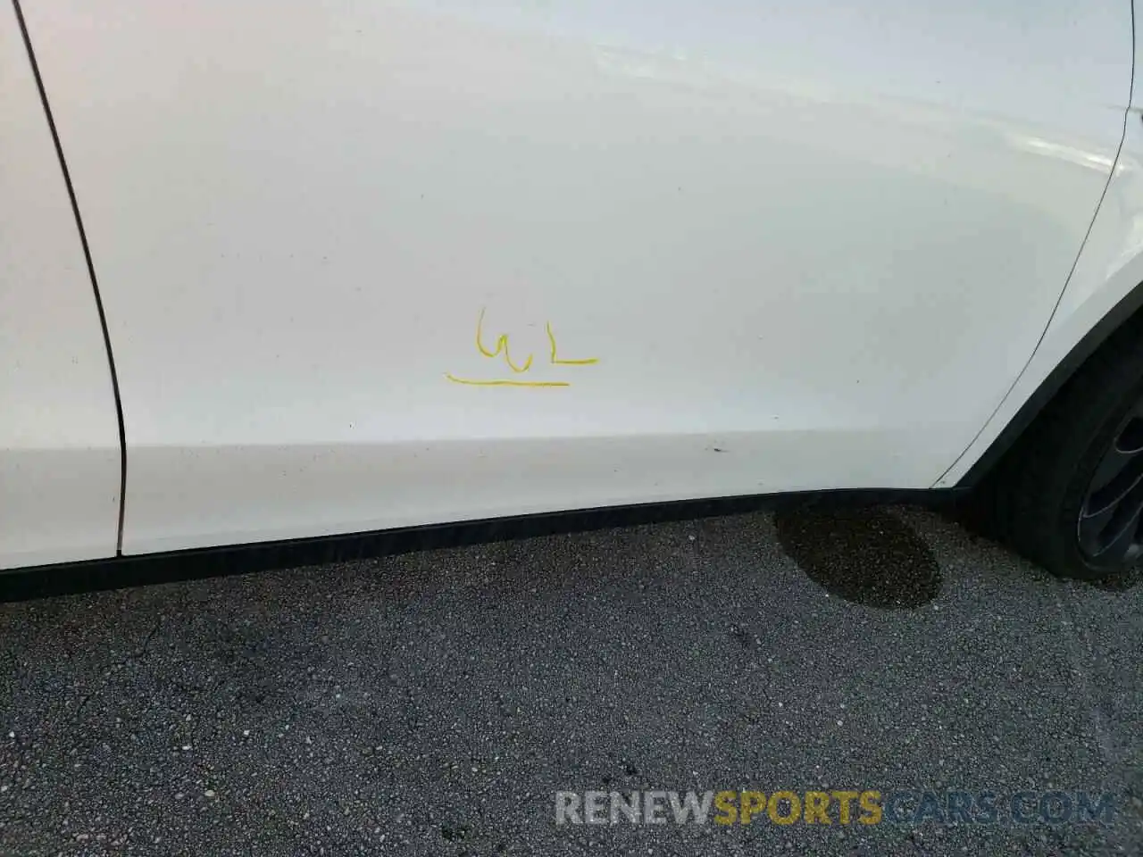 10 Photograph of a damaged car 7SAYGDEF3NF326163 TESLA MODEL Y 2022