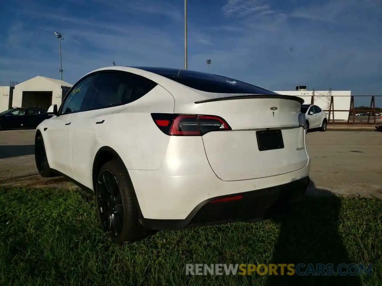 3 Photograph of a damaged car 7SAYGDEF3NF326163 TESLA MODEL Y 2022