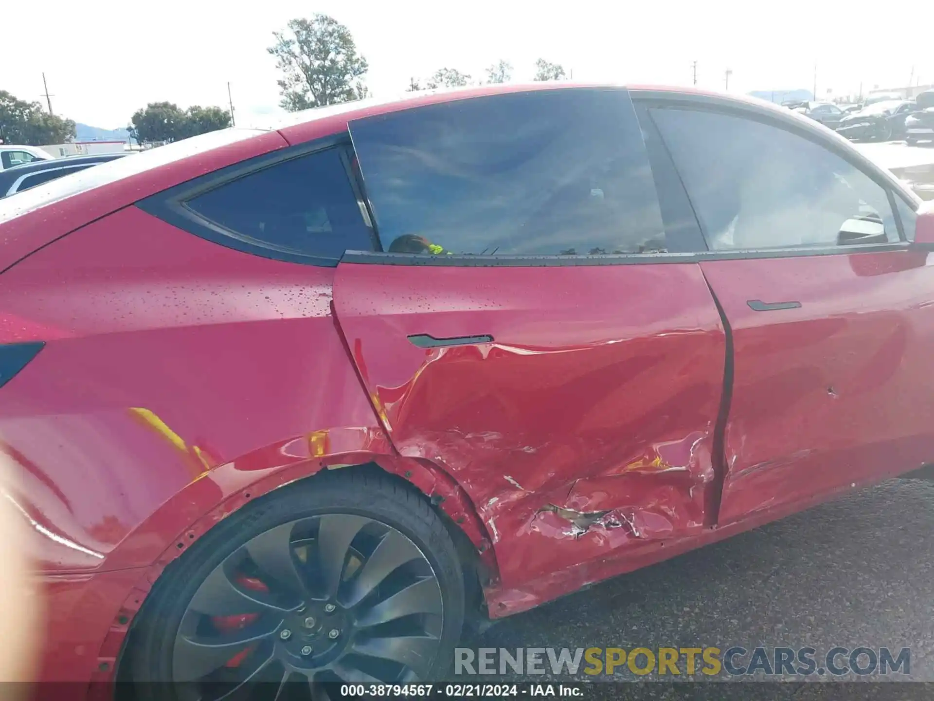 6 Photograph of a damaged car 7SAYGDEF3NF348339 TESLA MODEL Y 2022