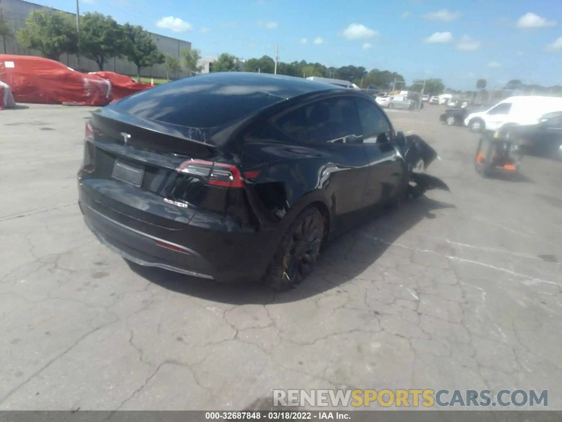 4 Photograph of a damaged car 7SAYGDEF3NF377114 TESLA MODEL Y 2022